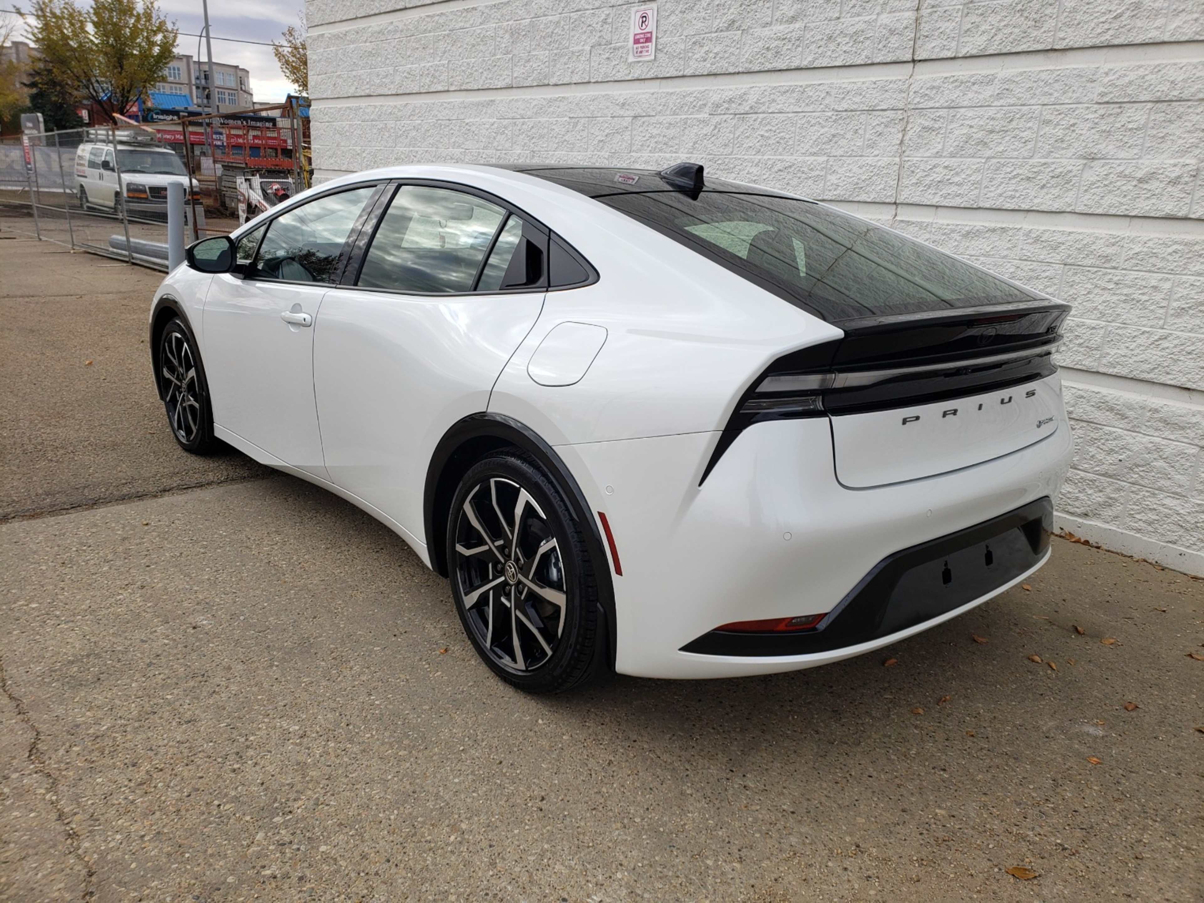 2026 Toyota Prius Plug-in Hybrid XSE Premium photo 4