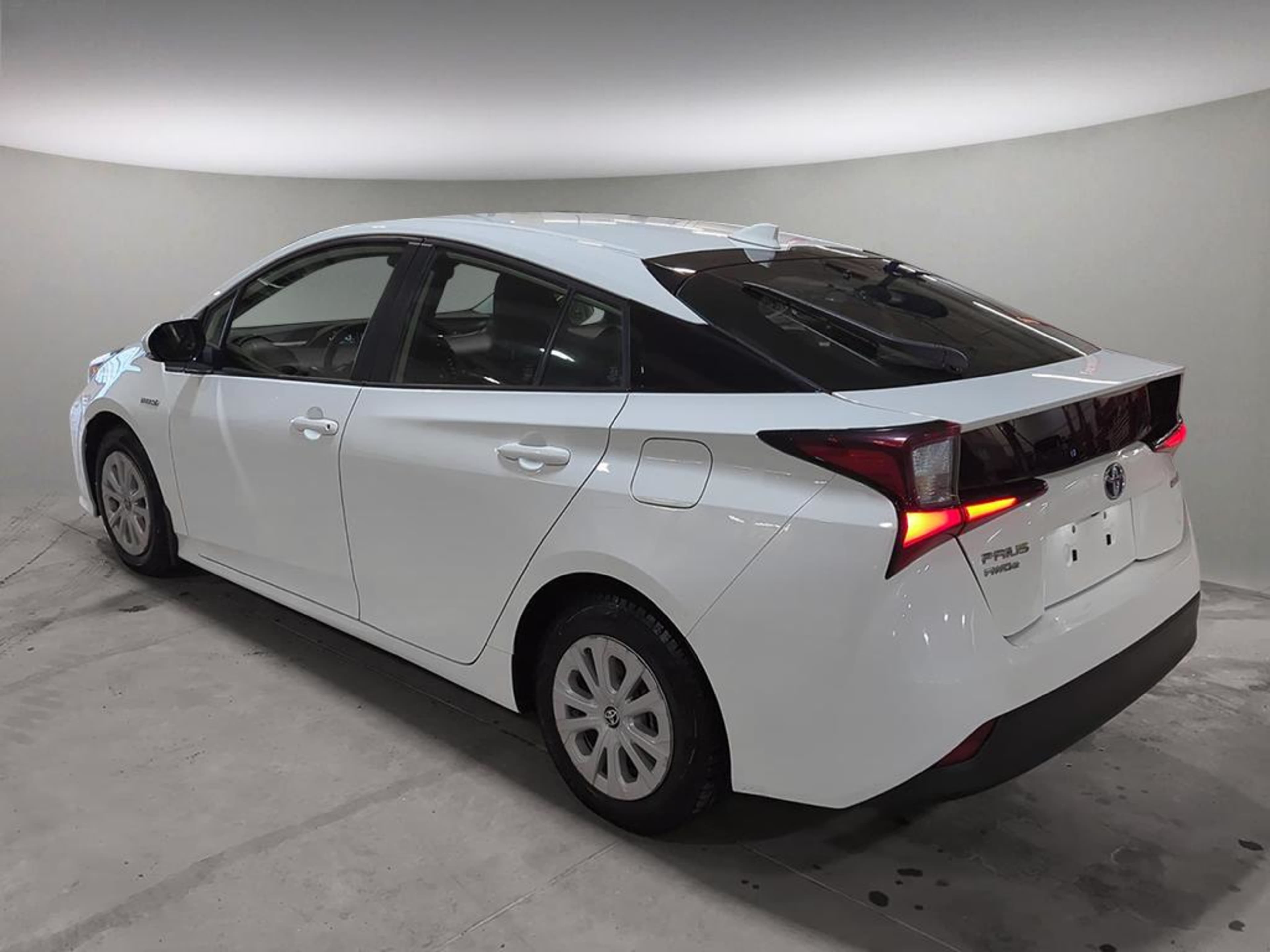 2022 Toyota Prius AWD-e photo 3