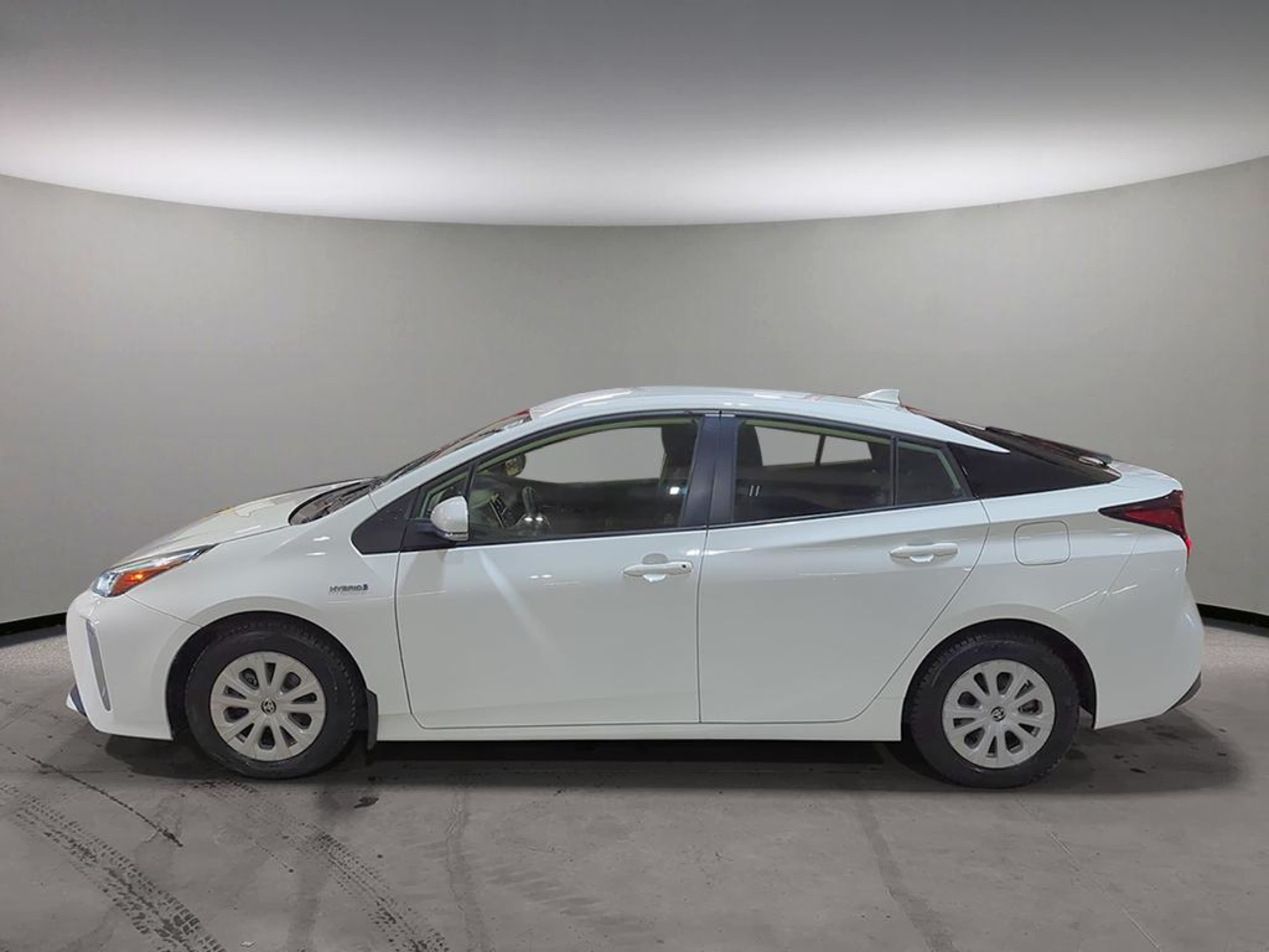 2022 Toyota Prius AWD-e photo 2