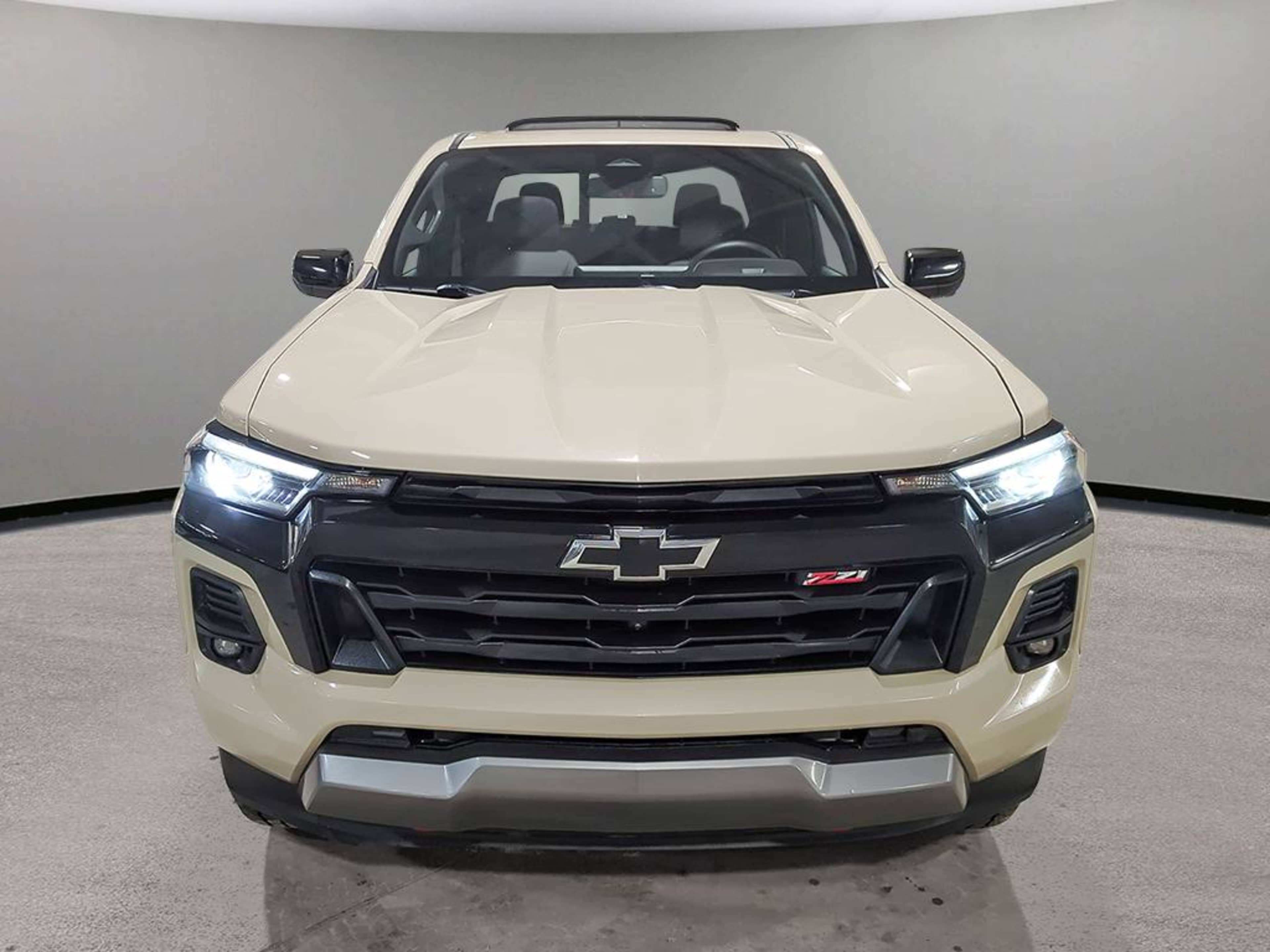 2024 Chevrolet Colorado Z71 photo 2