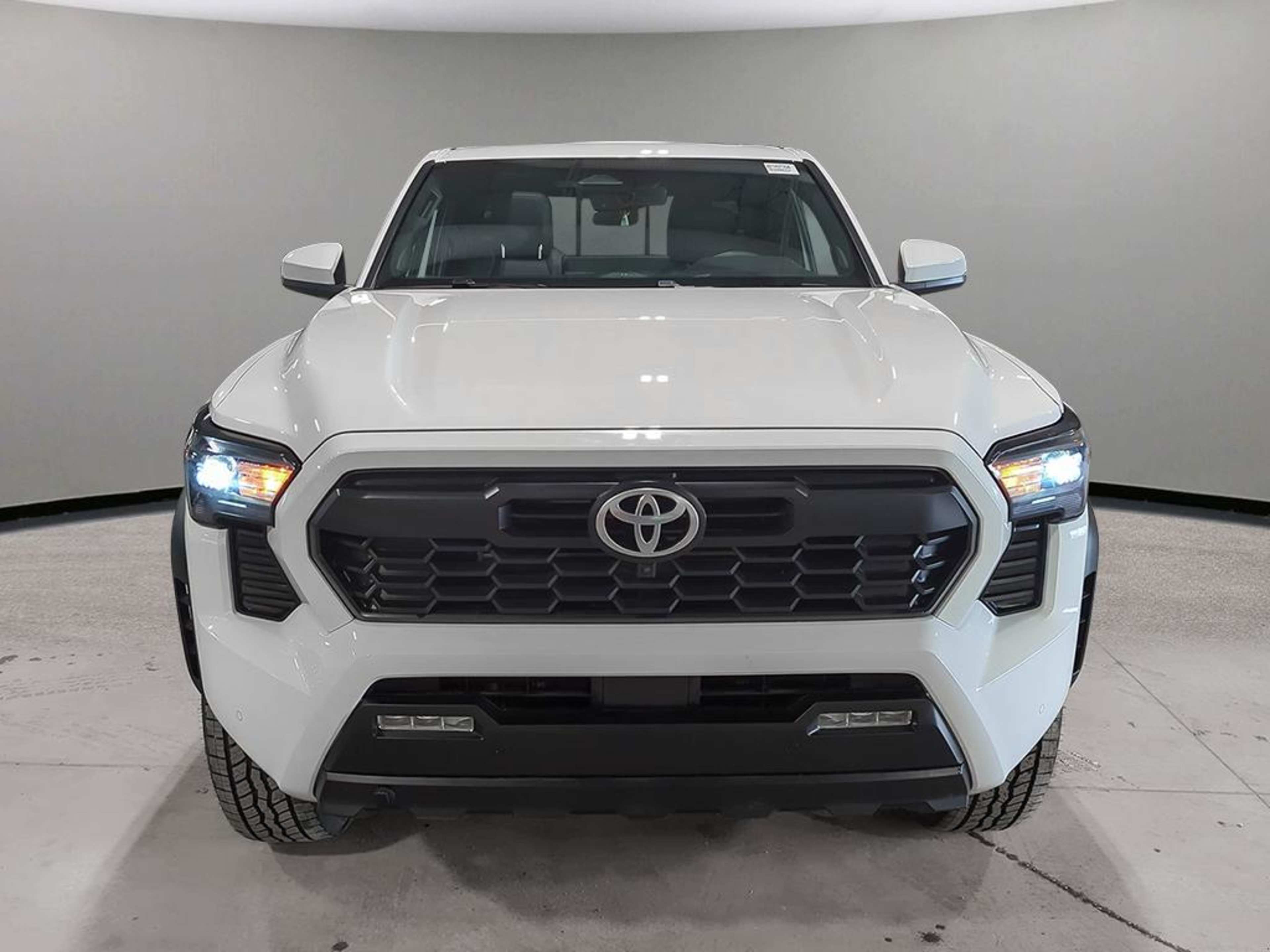 2025 Toyota Tacoma TRD photo 2