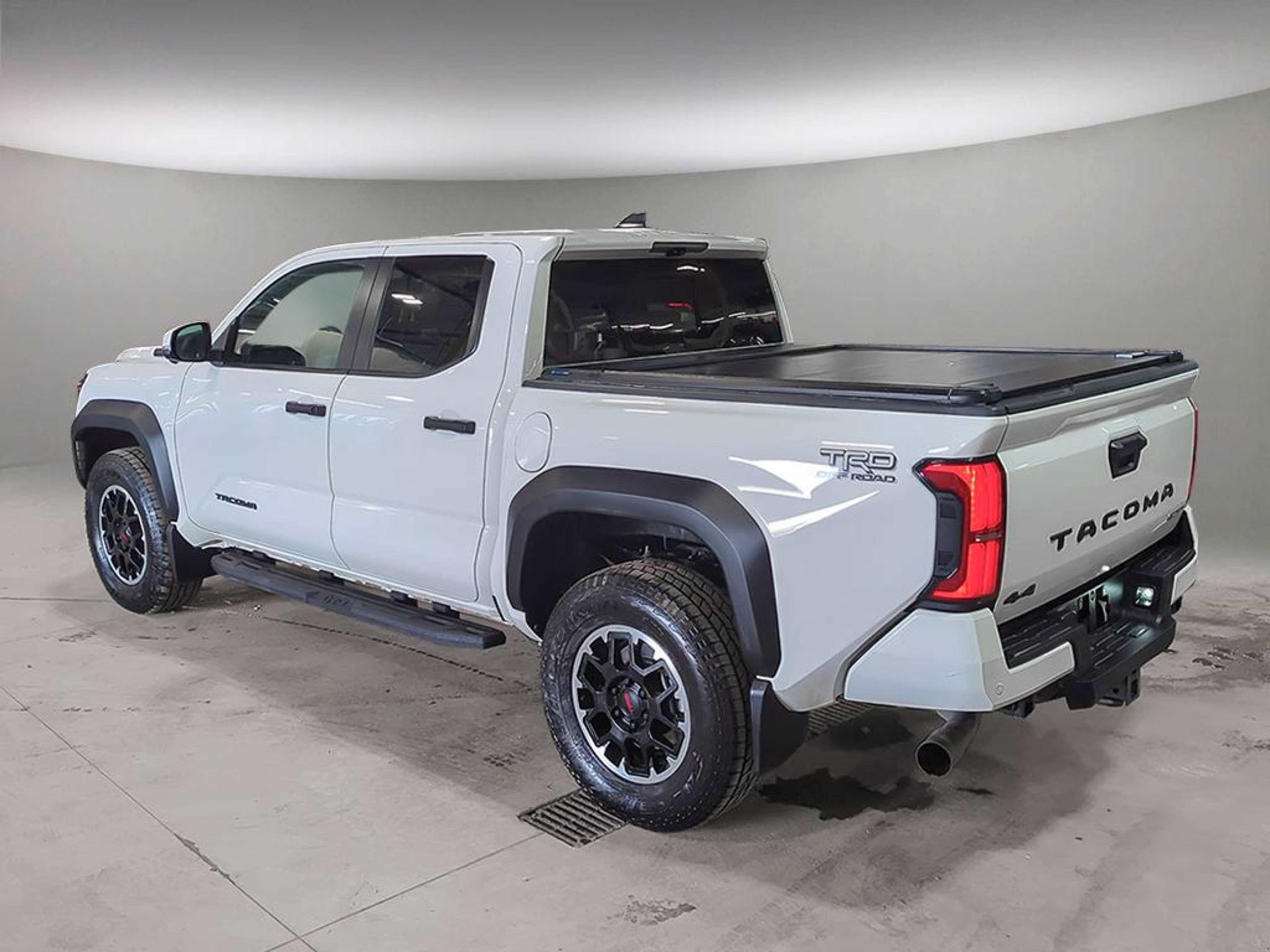 2025 Toyota Tacoma TRD photo 4