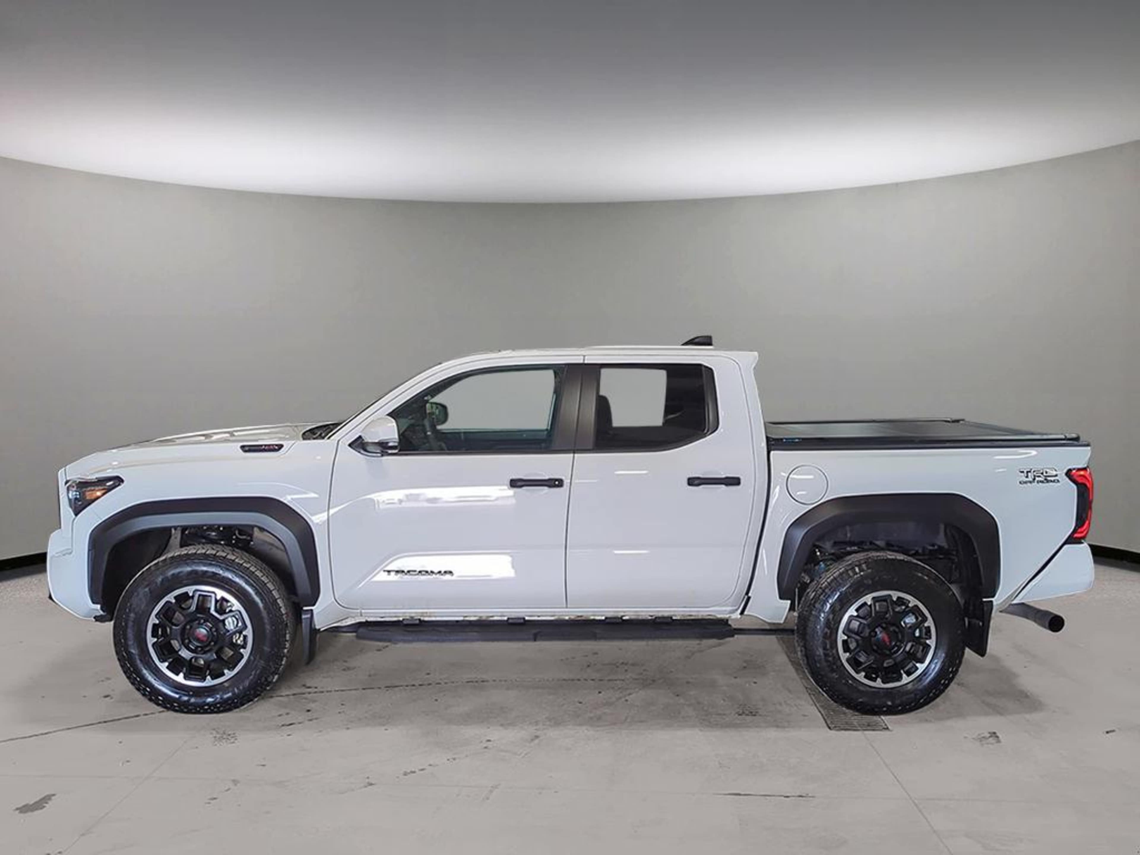 2025 Toyota Tacoma TRD photo 3
