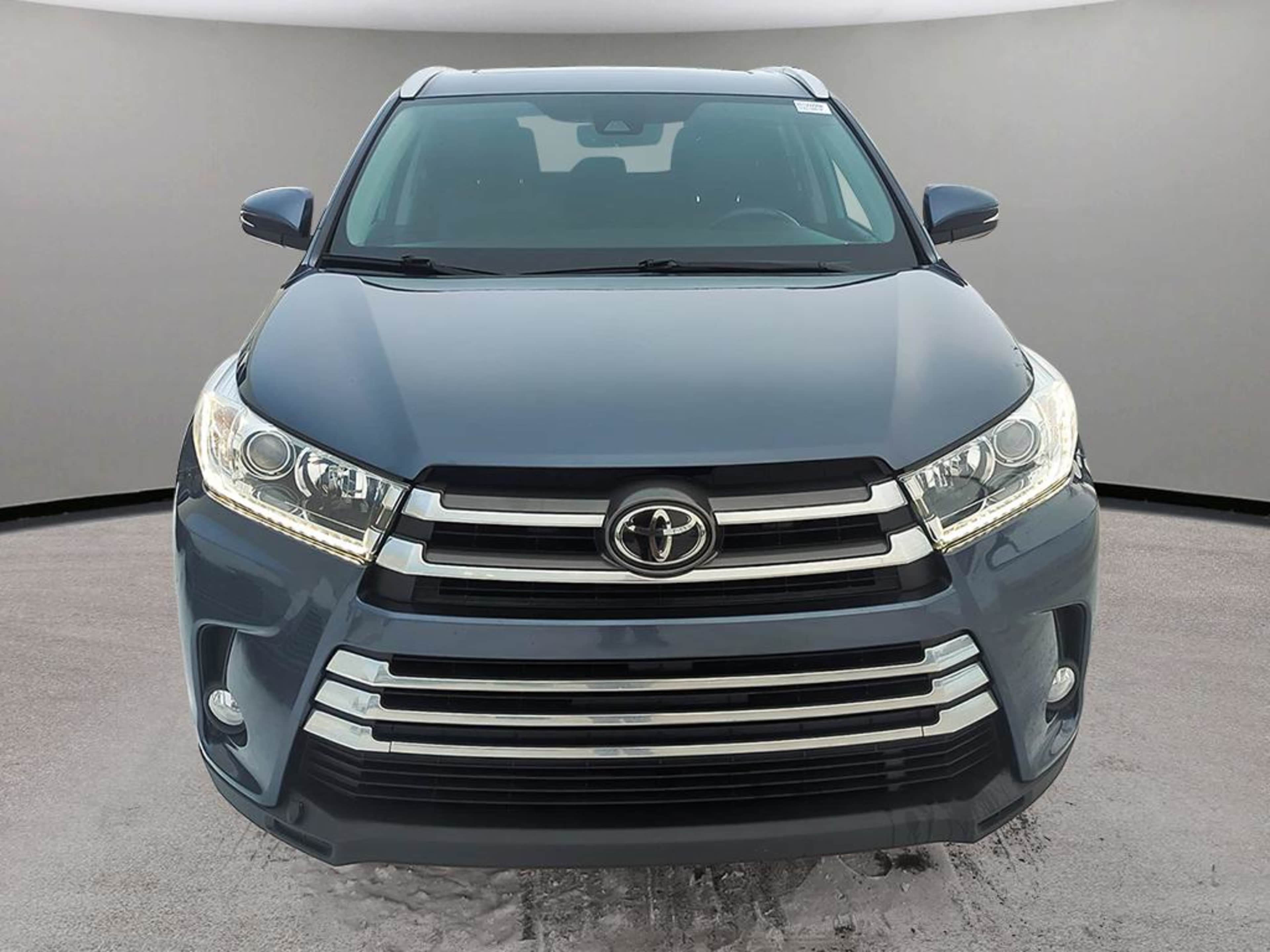 2018 Toyota Highlander SE XLE photo 2