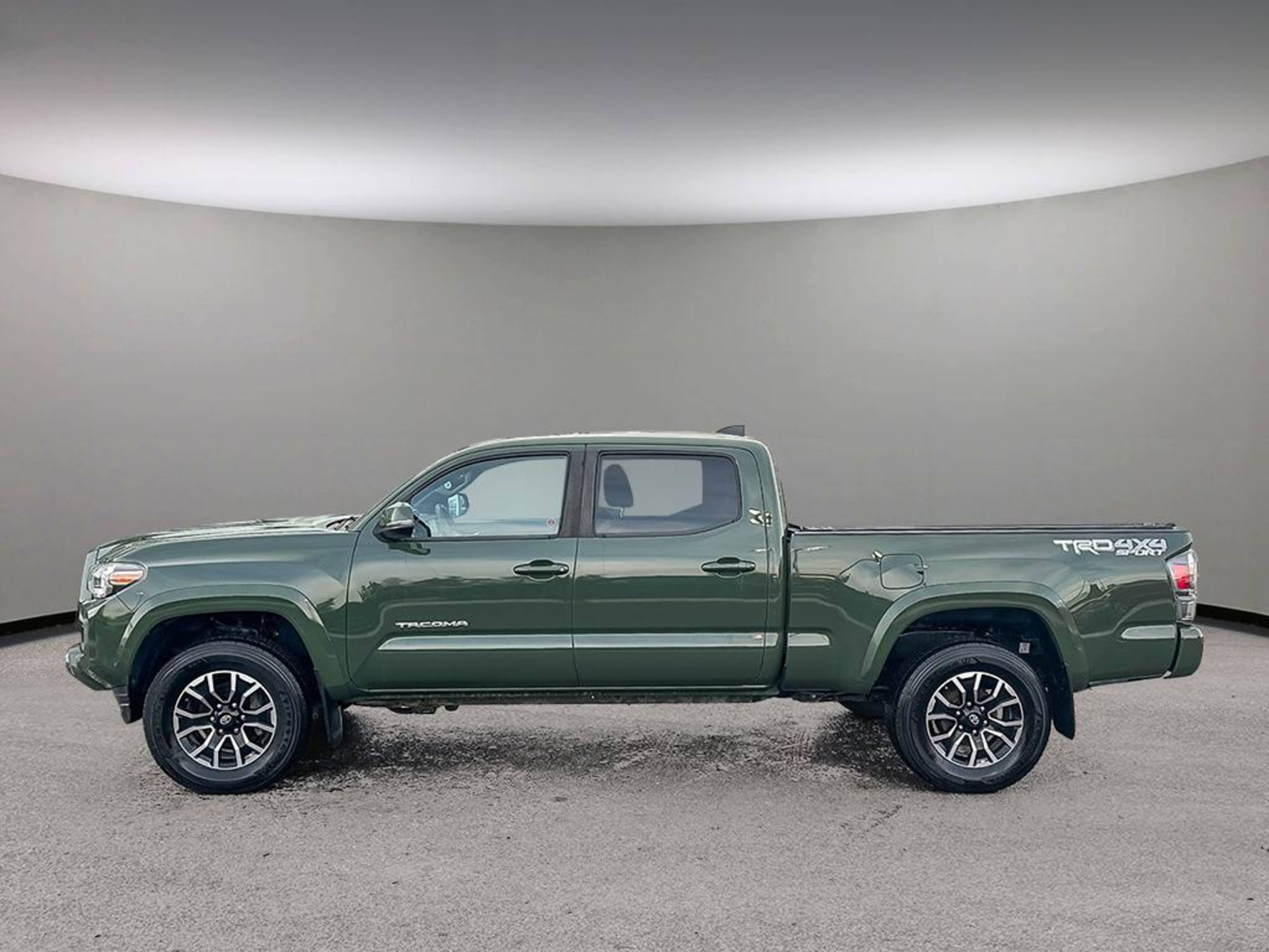 2021 Toyota Tacoma TRD Sport photo 3