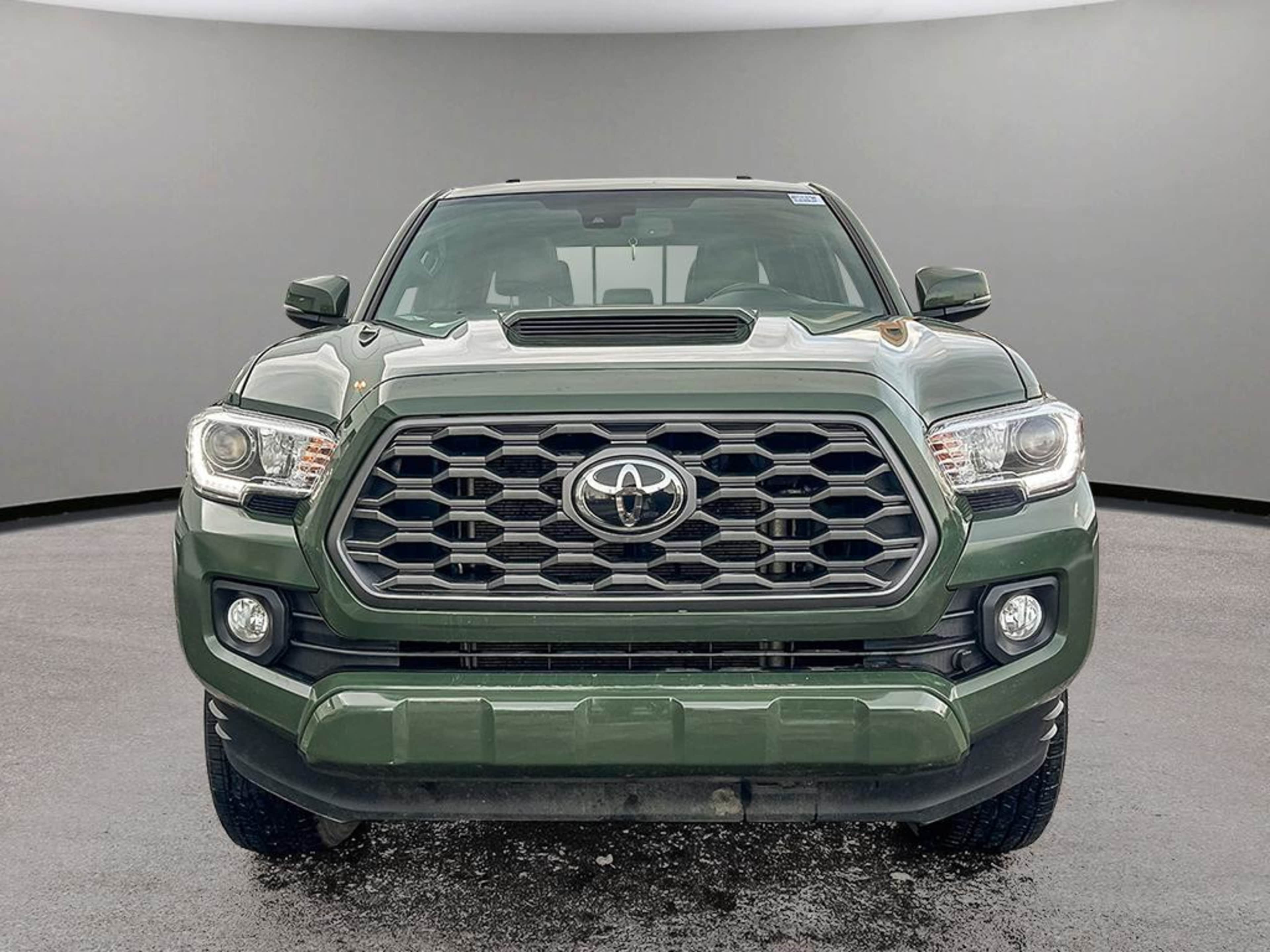 2021 Toyota Tacoma TRD Sport photo 2