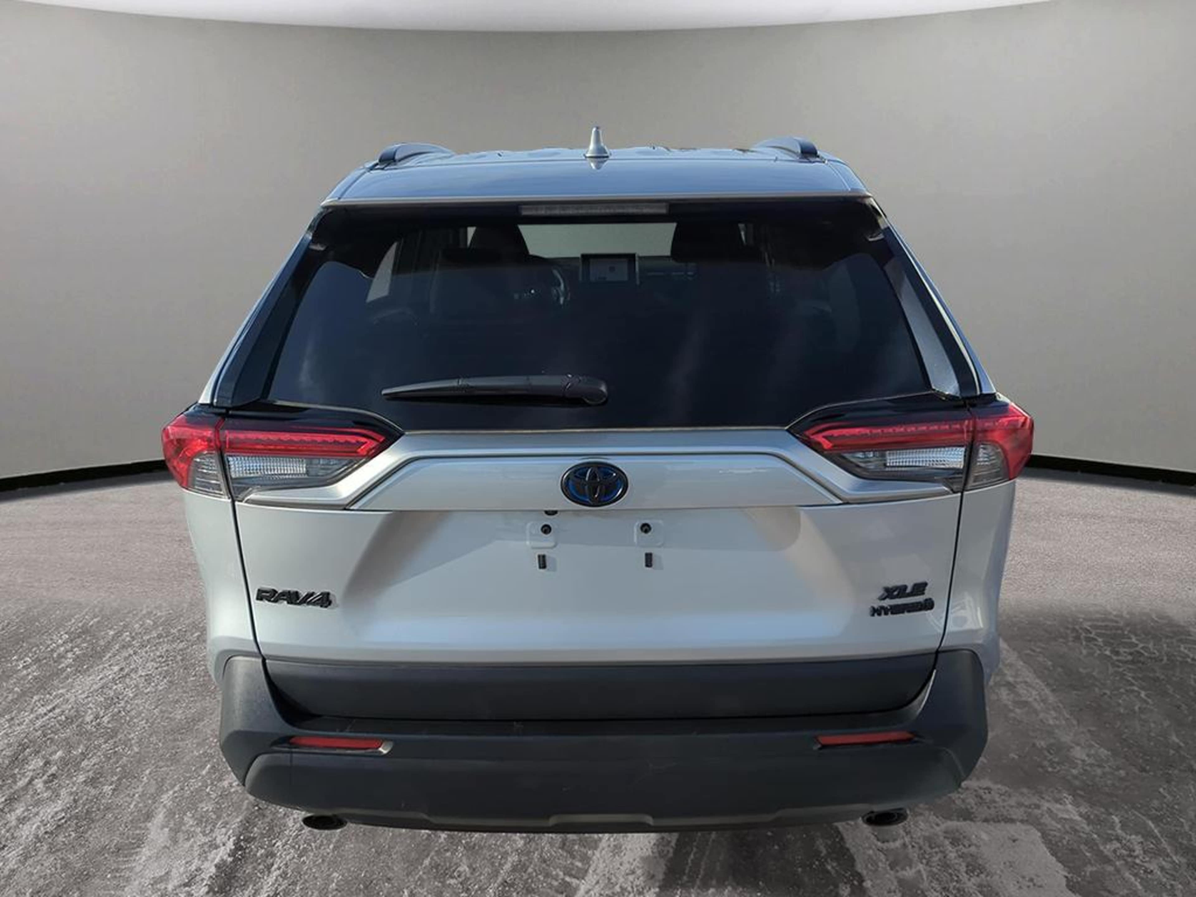 2024 Toyota RAV4 Hybrid XLE photo 3