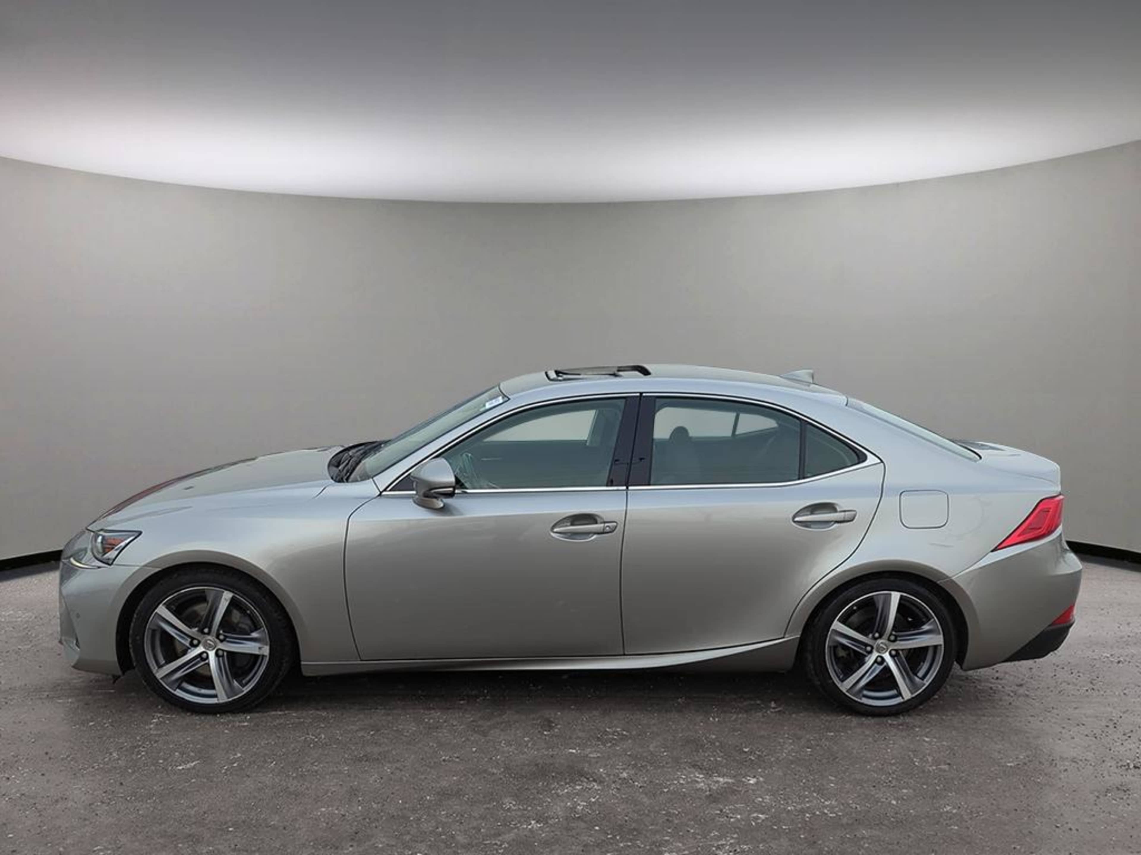 2018 Lexus IS 350 photo 3