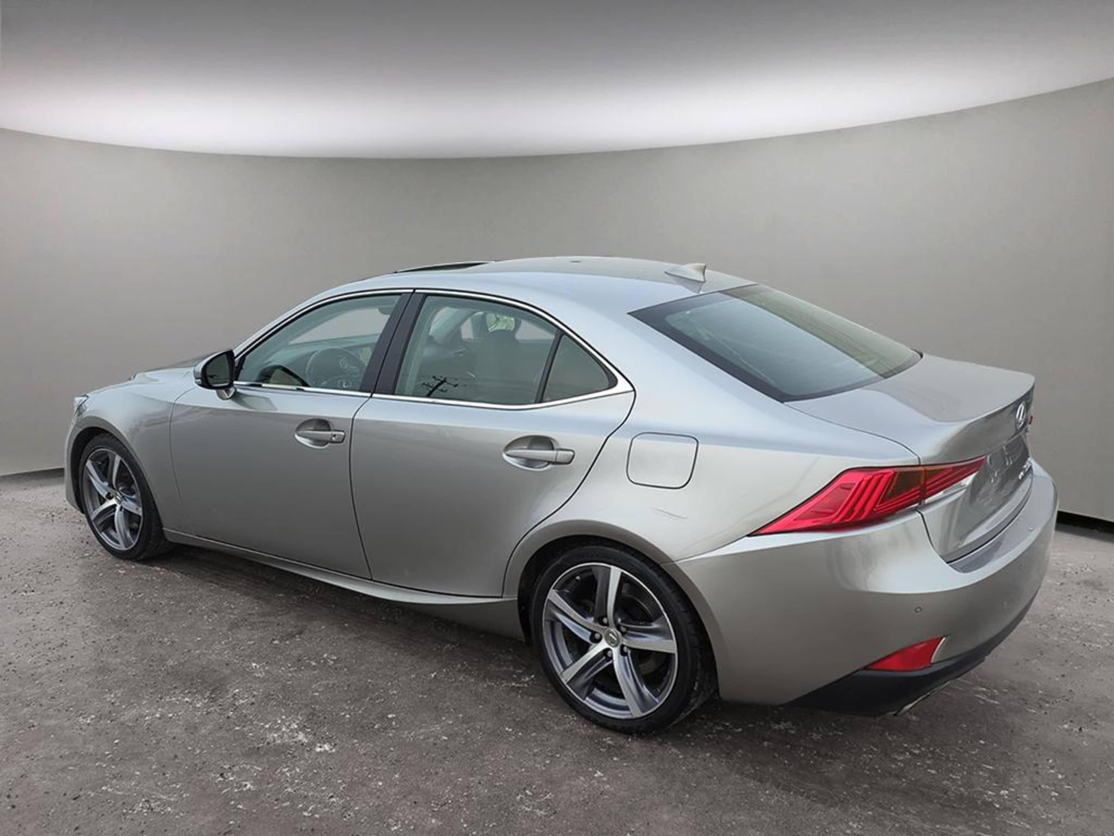 2018 Lexus IS 350 photo 4