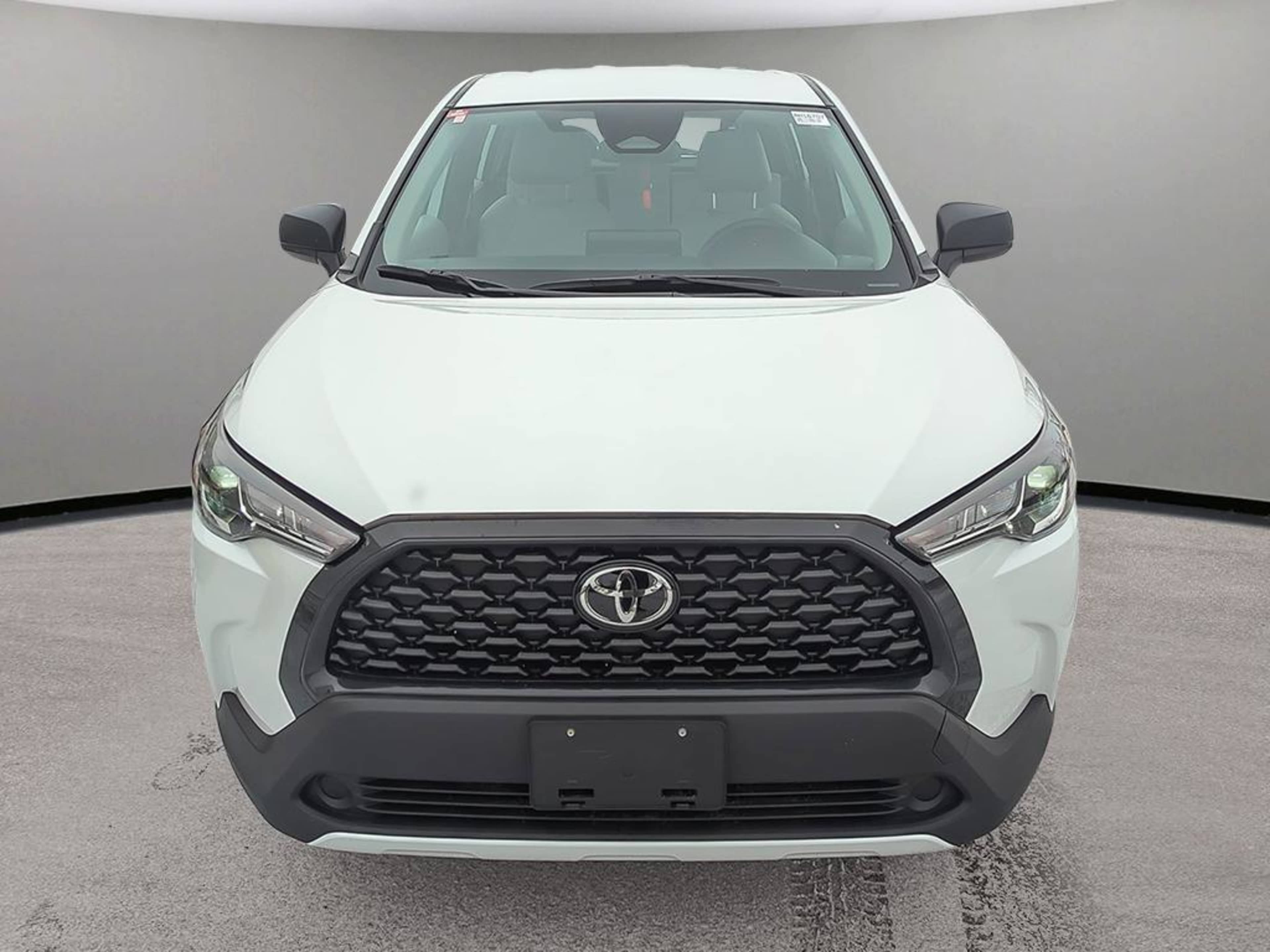 2024 Toyota Corolla Cross L photo 2