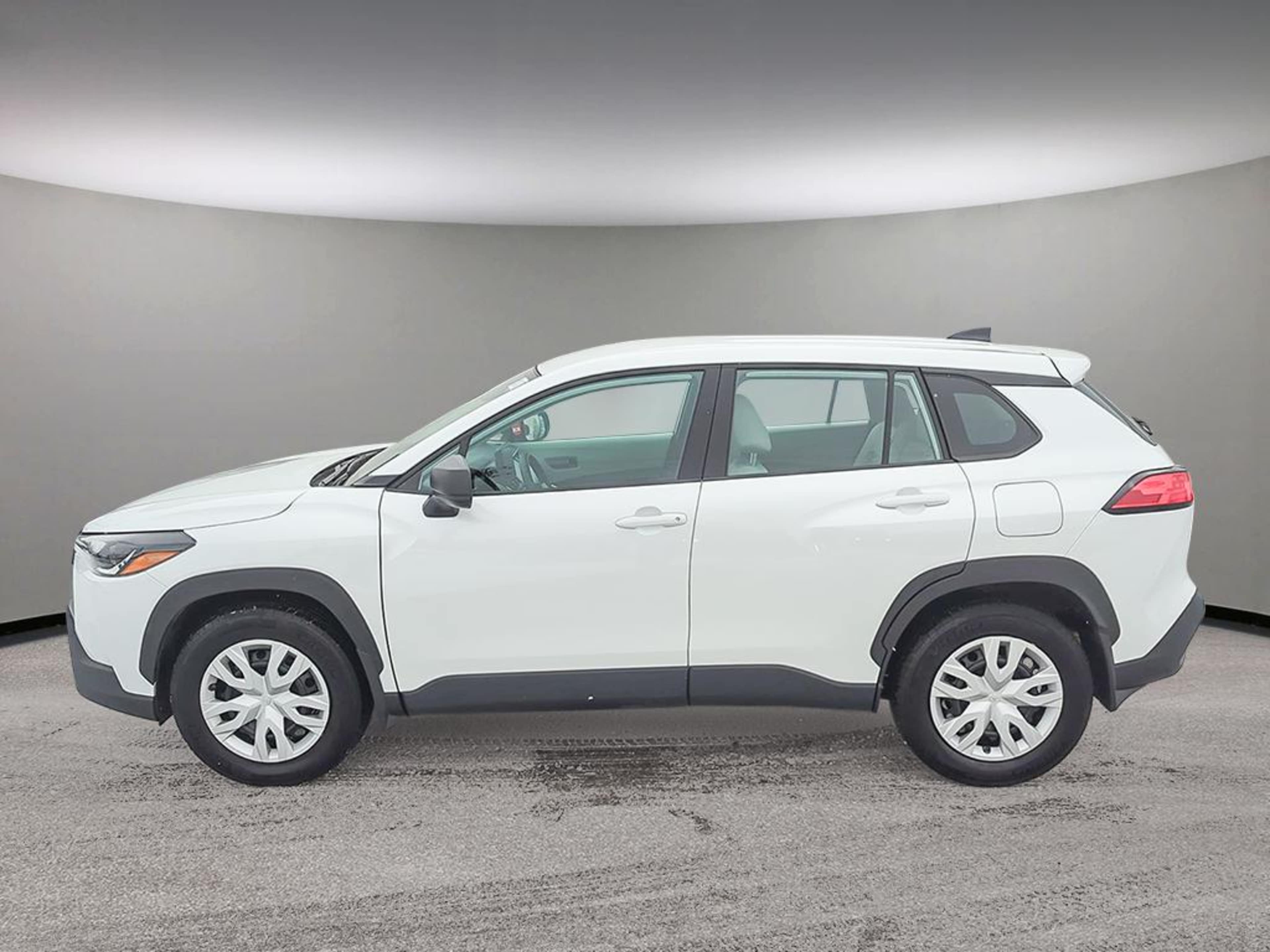 2024 Toyota Corolla Cross L photo 3