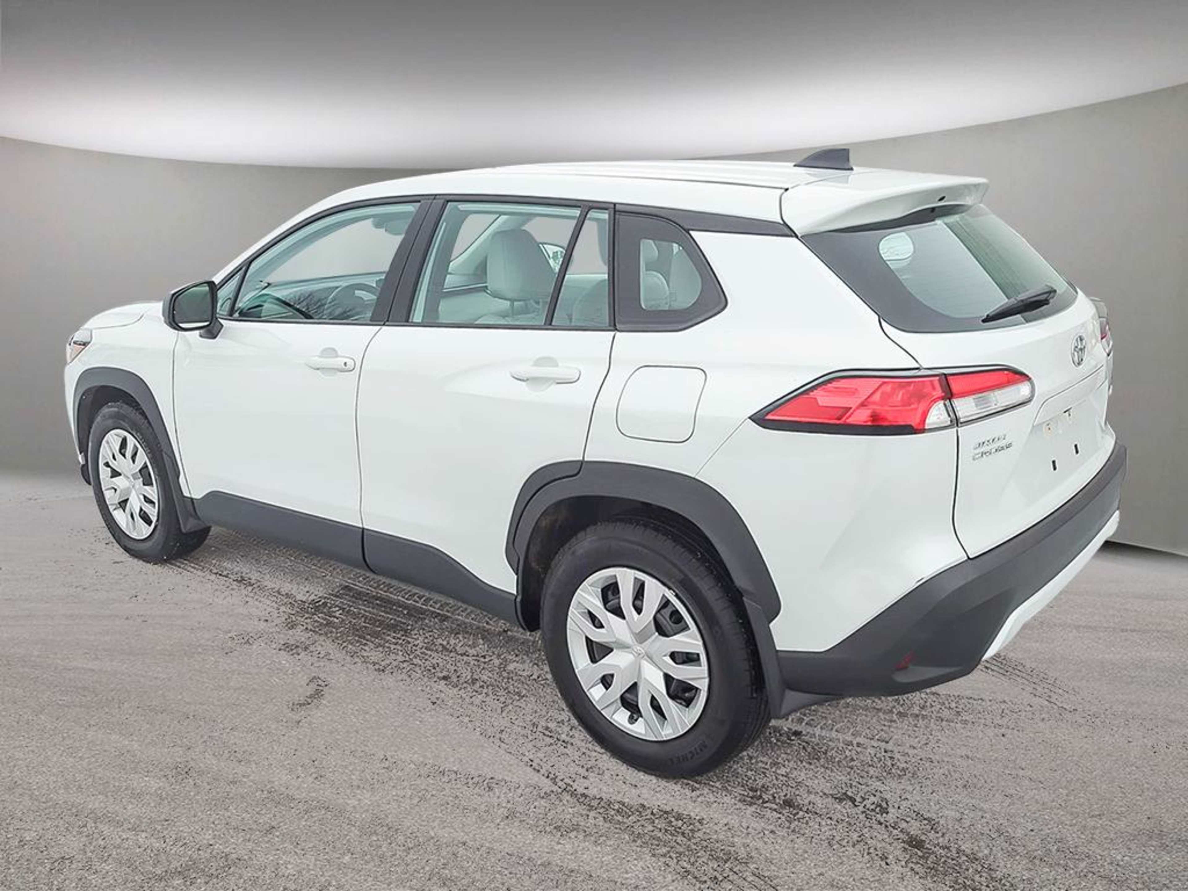 2024 Toyota Corolla Cross L photo 4