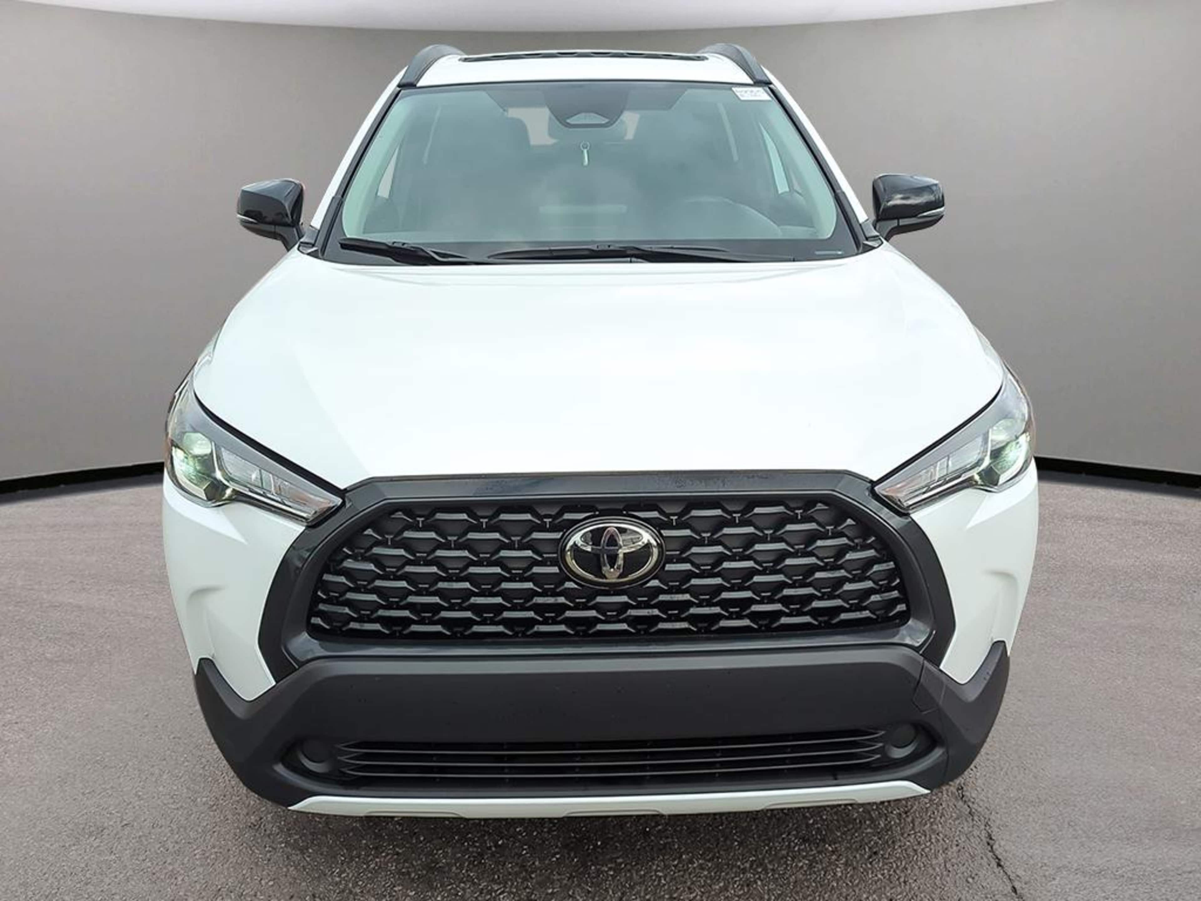 2025 Toyota Corolla Cross LE photo 2