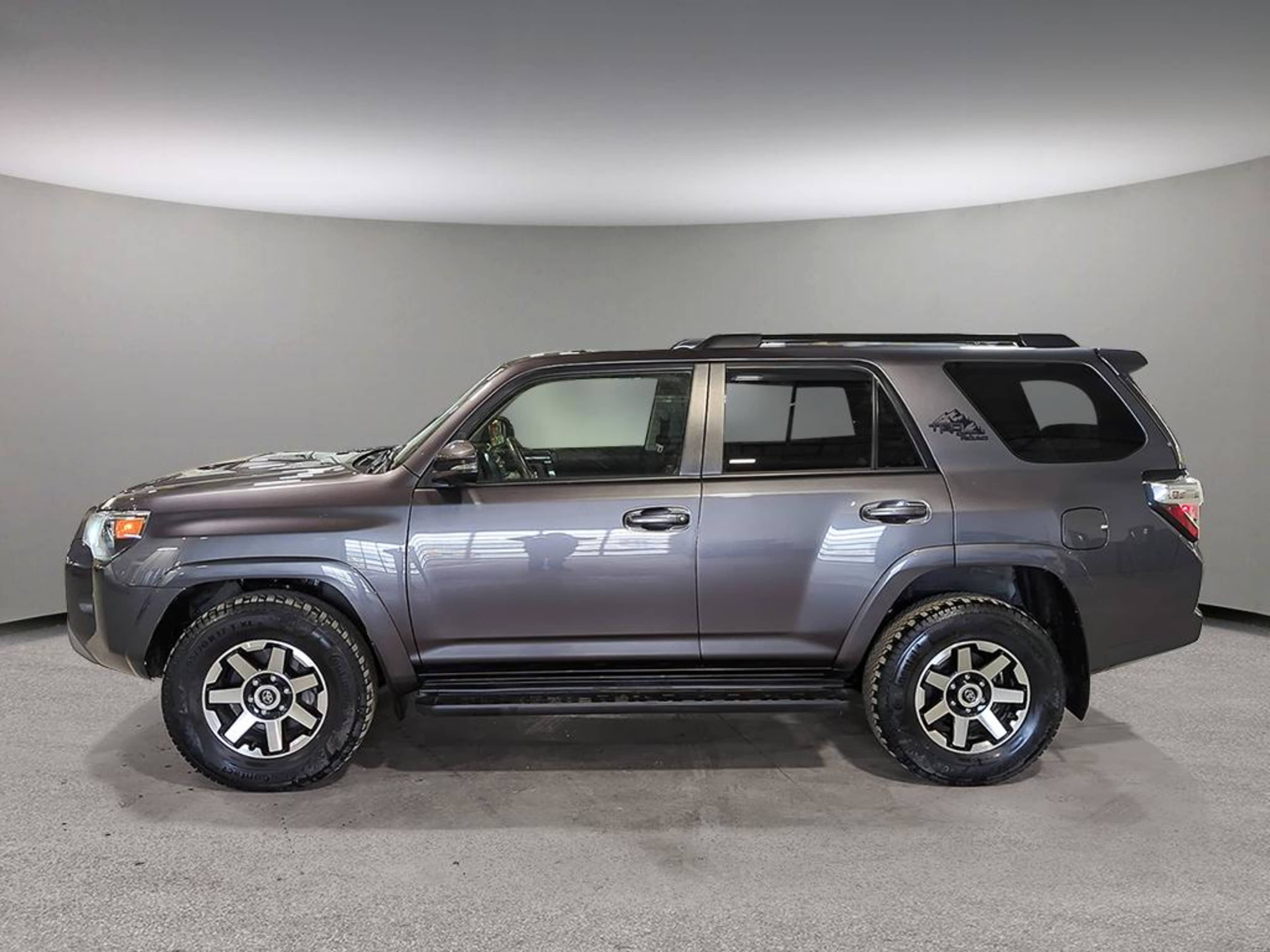 2022 Toyota 4Runner TRD Off-Road photo 3