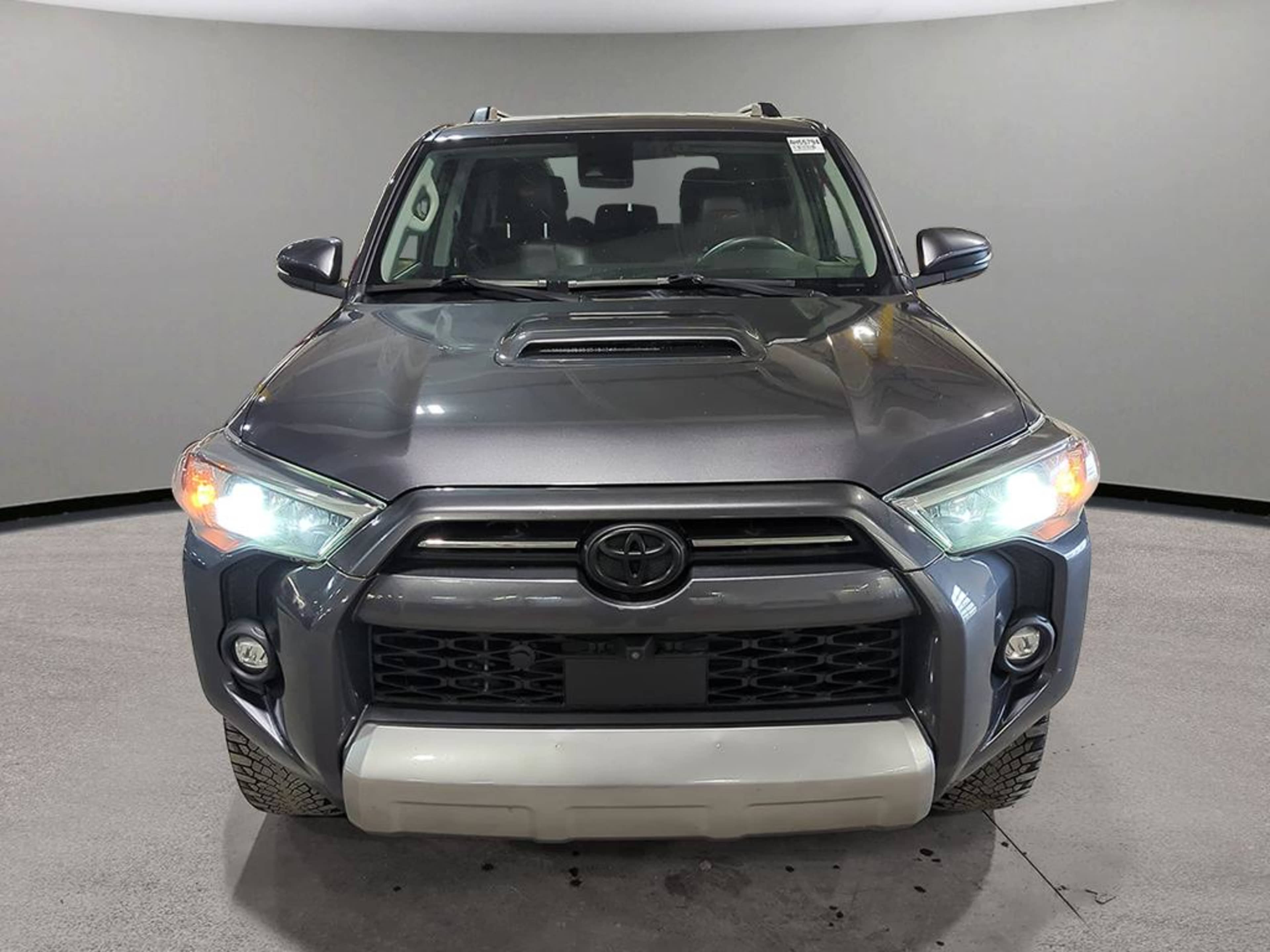 2022 Toyota 4Runner TRD Off-Road photo 2