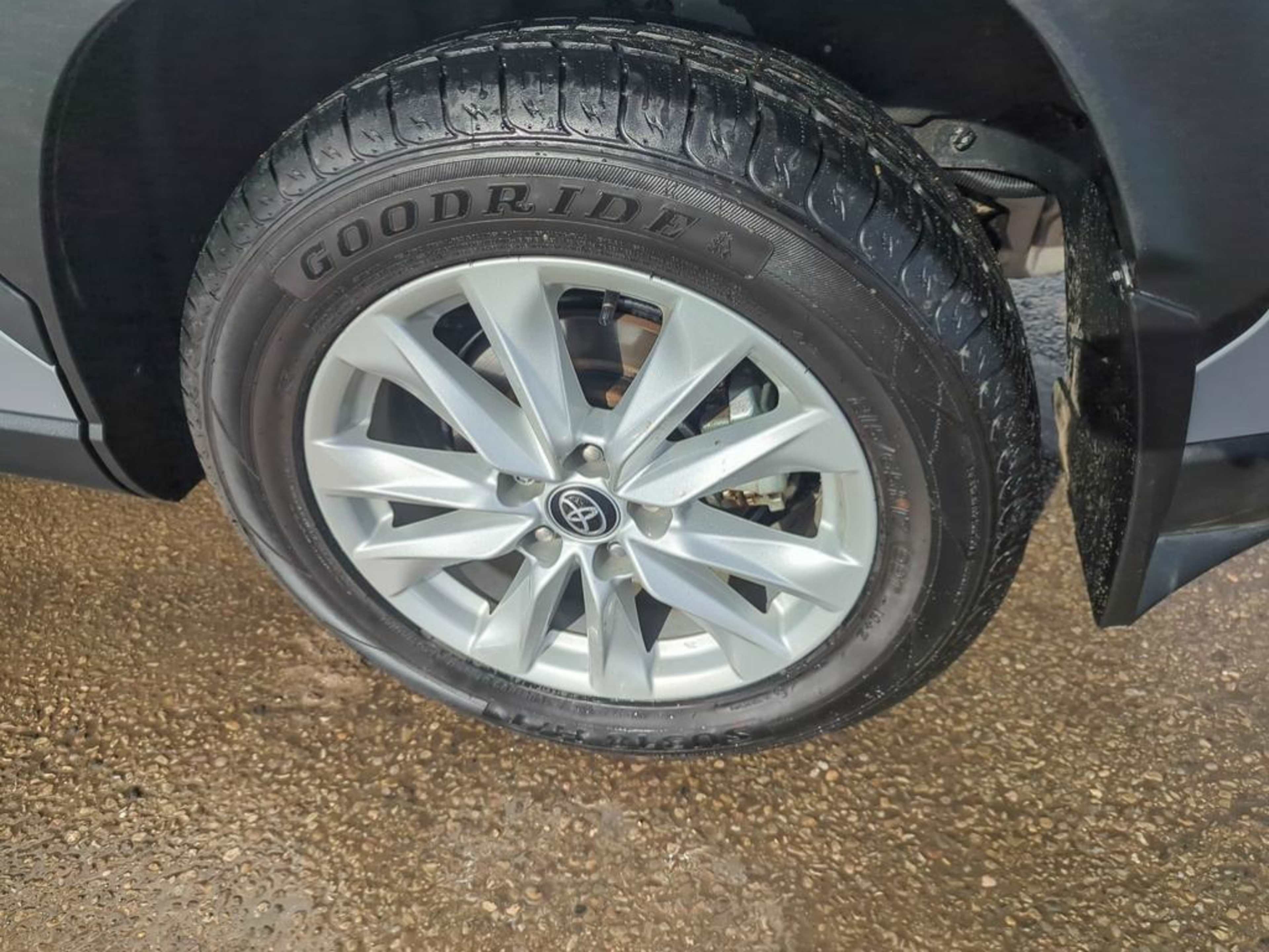 2023 Toyota Corolla Cross LE photo 4