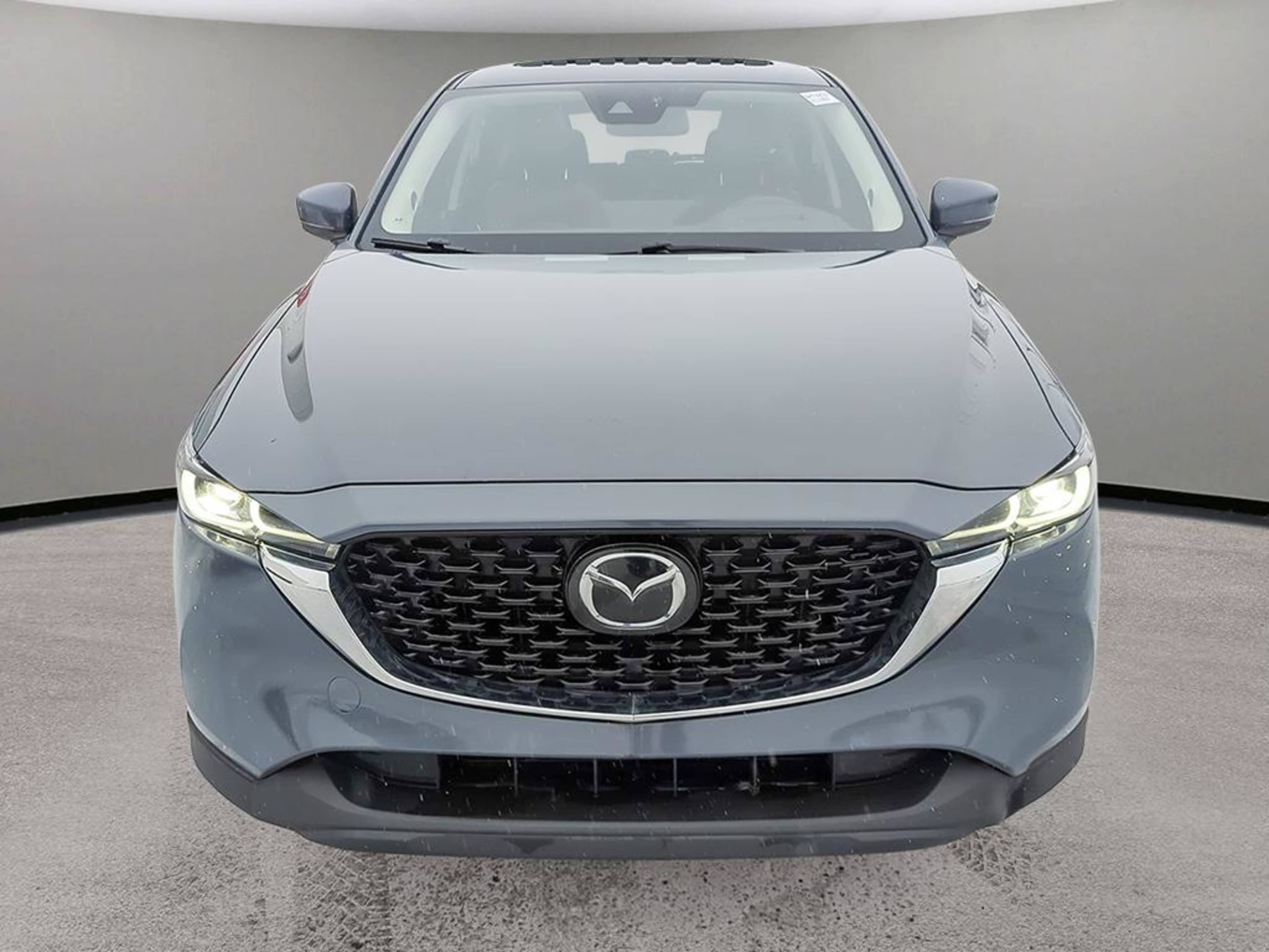 2022 Mazda CX-5 Premium photo 2
