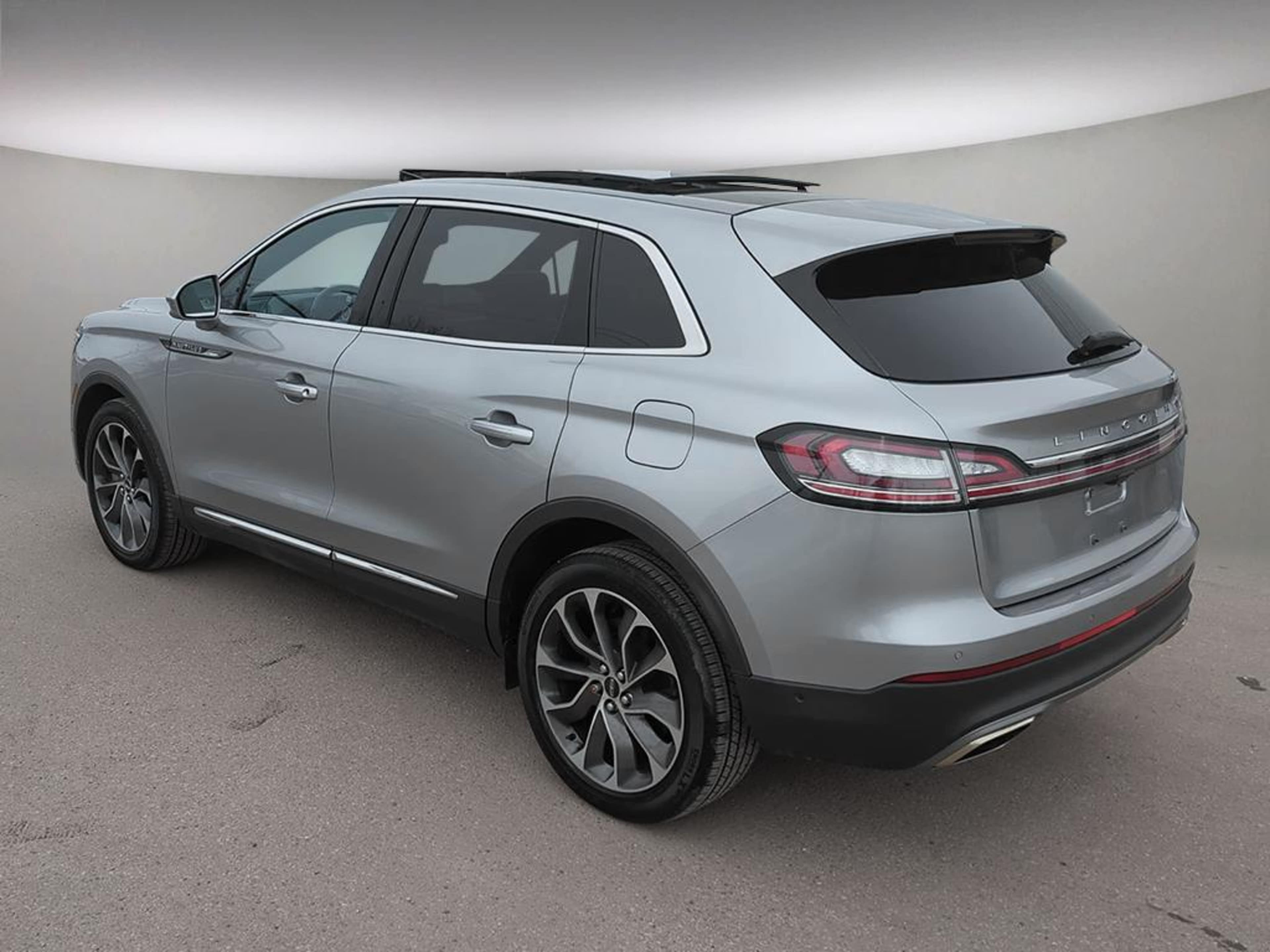 2021 Lincoln Nautilus Reserve photo 2