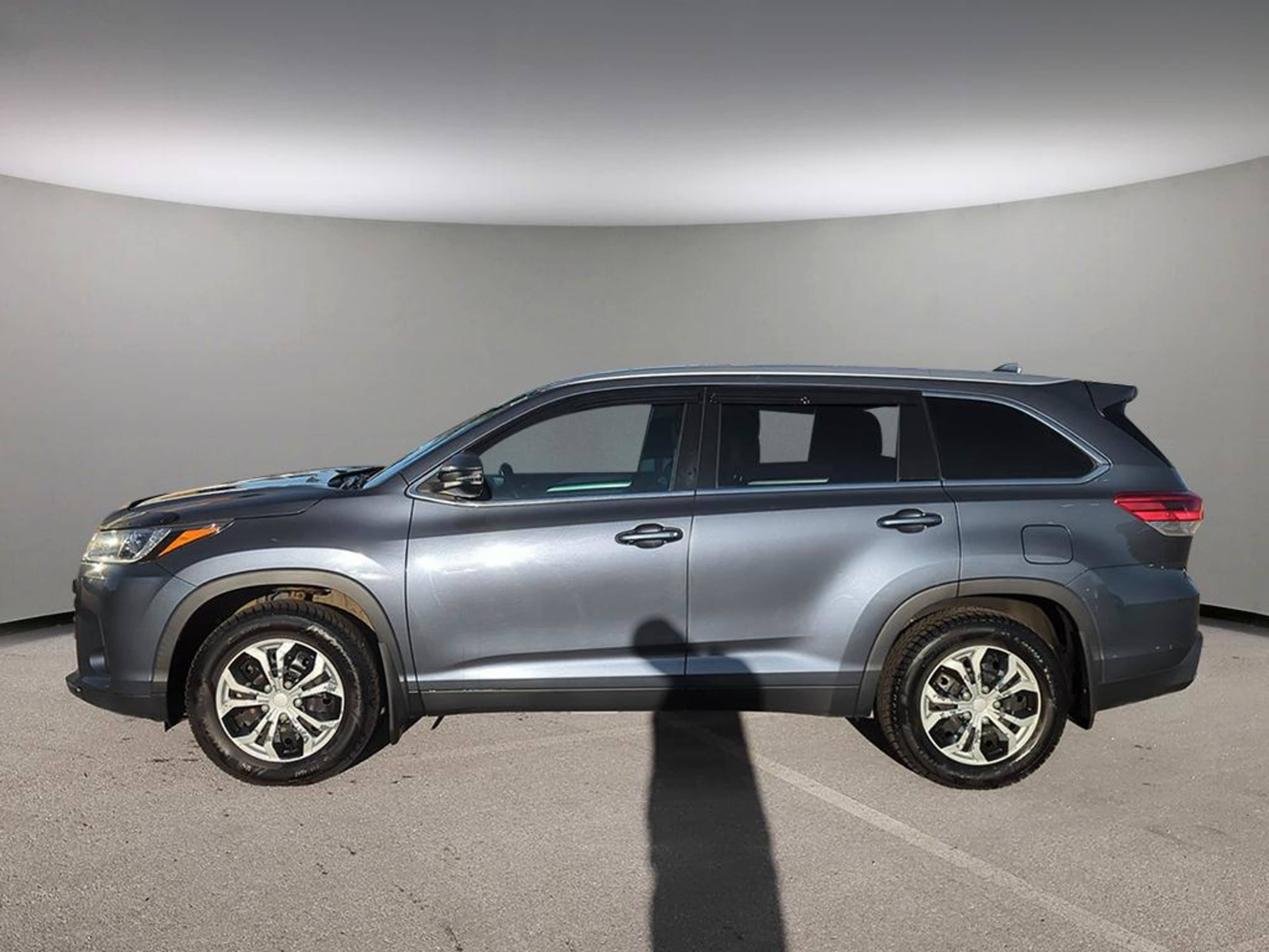 2019 Toyota Highlander SE XLE photo 3