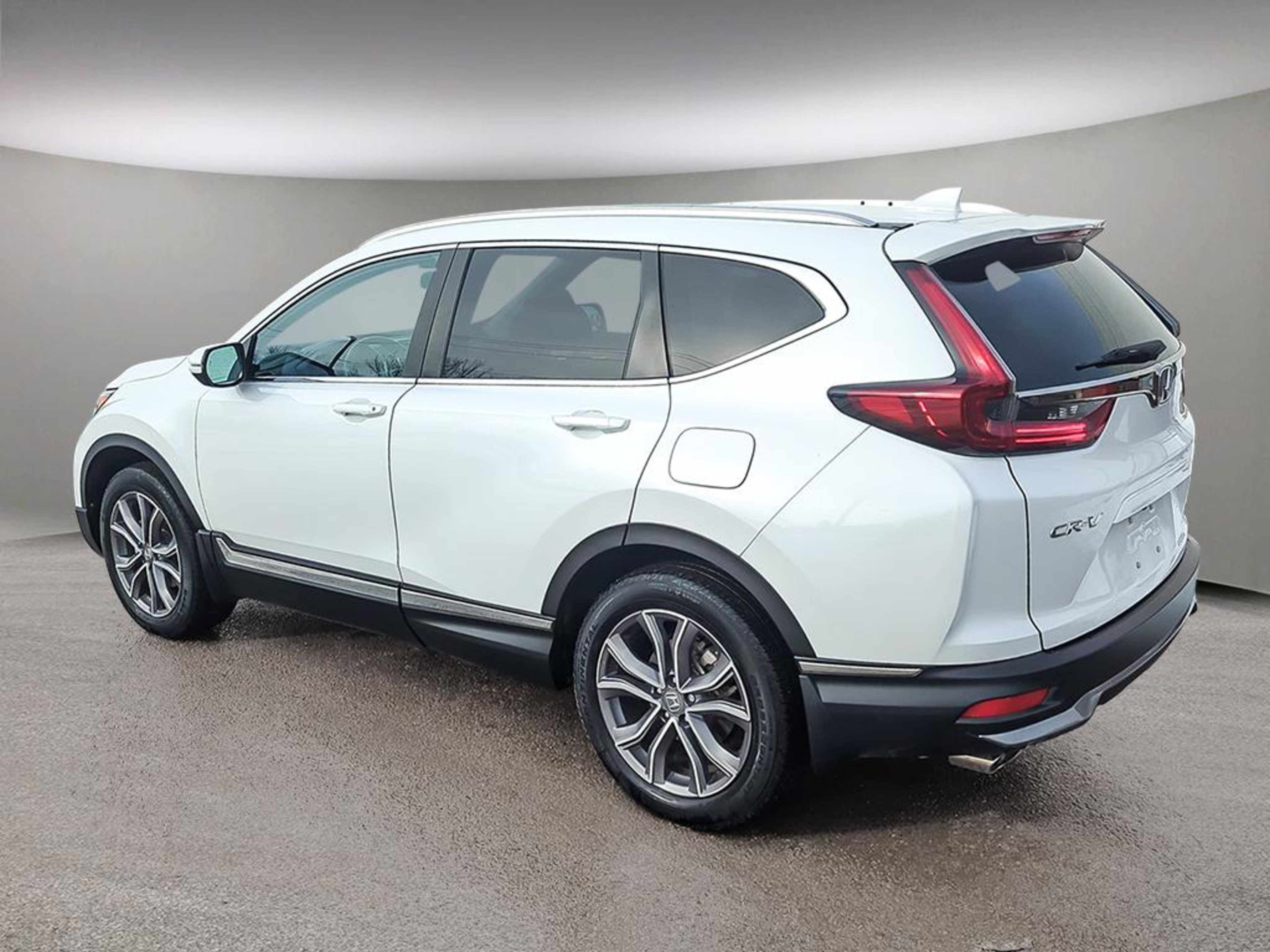 2022 Honda CR-V Touring photo 4
