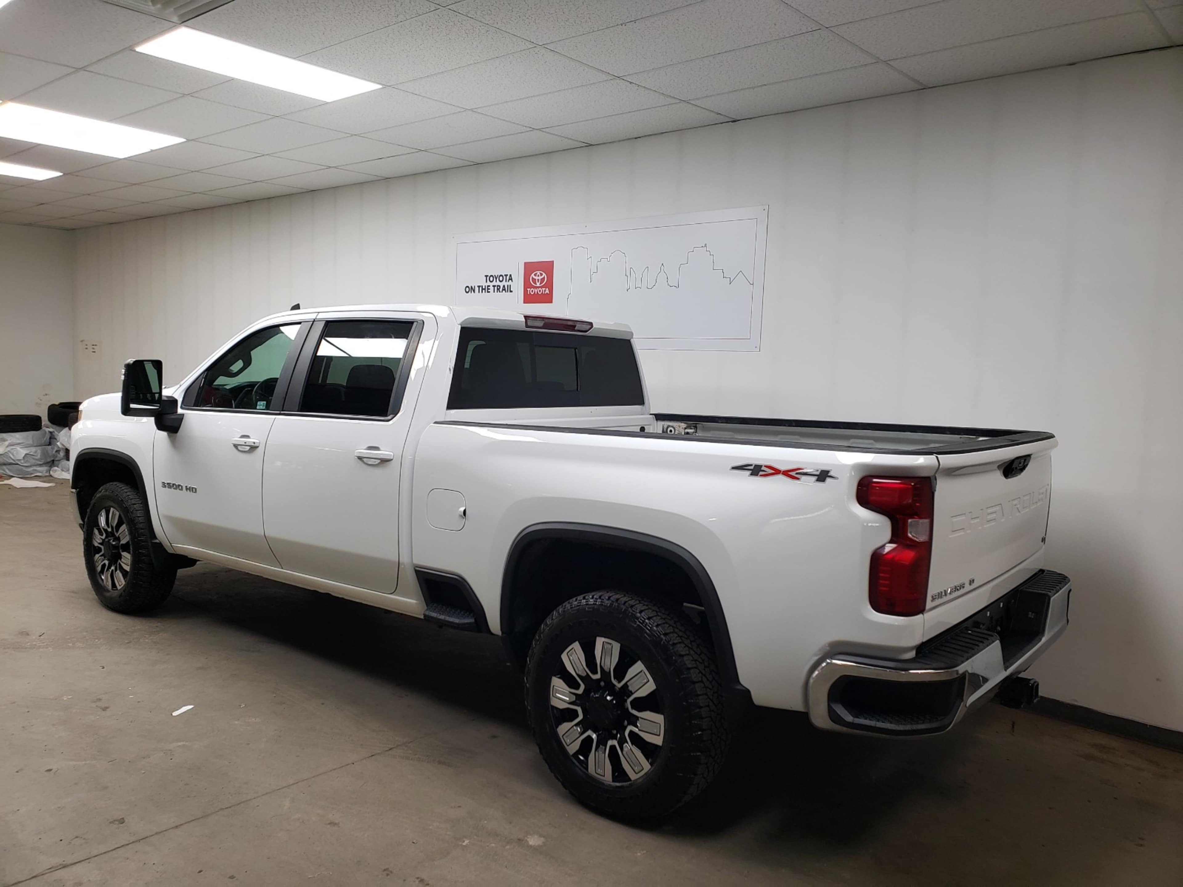 2022 Chevrolet Silverado 3500HD LT photo 4