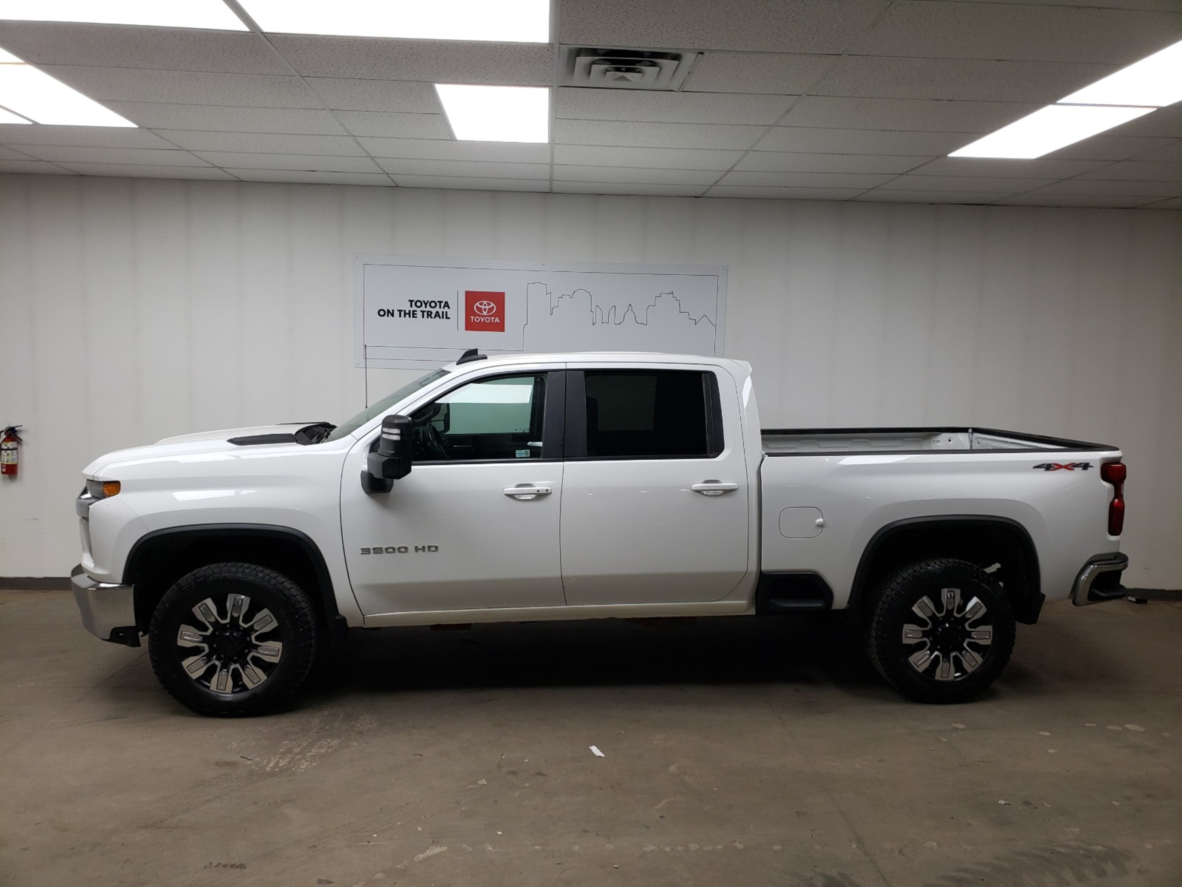 2022 Chevrolet Silverado 3500HD LT photo 3