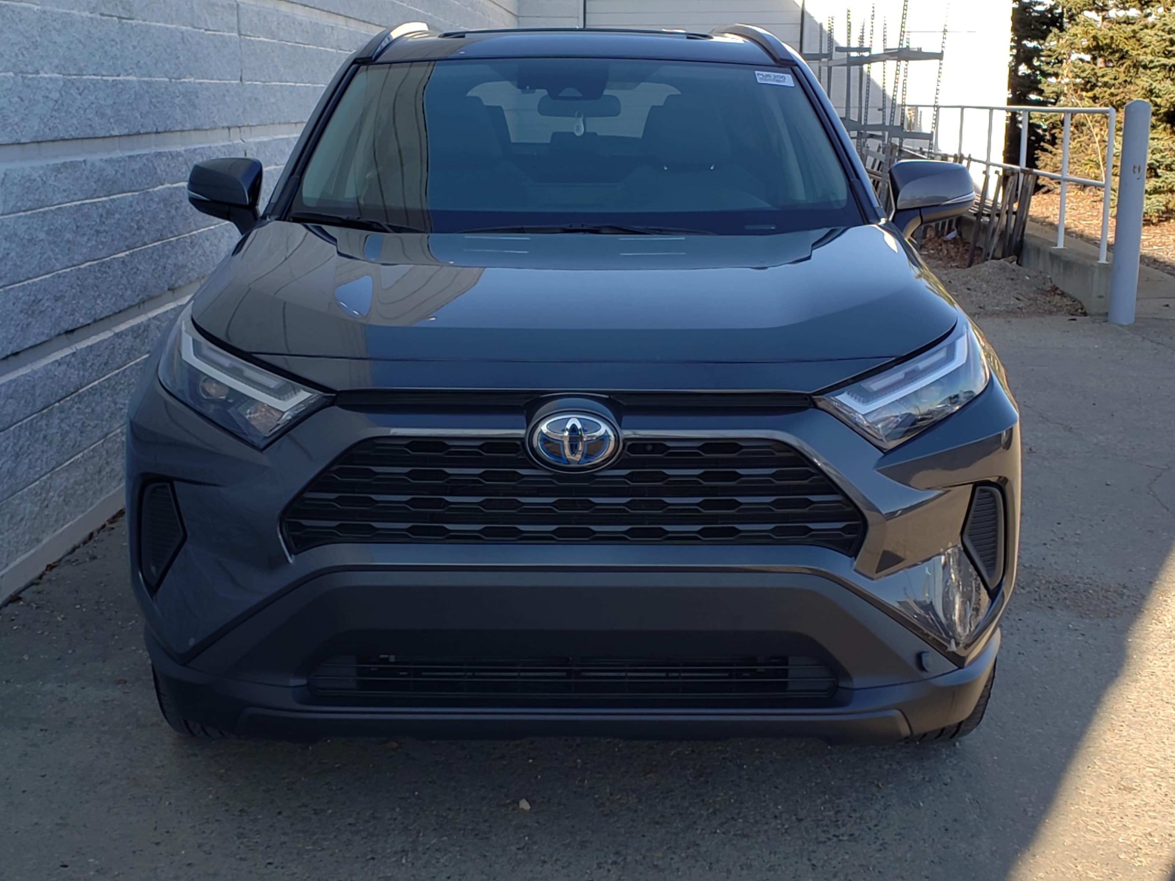 2024 Toyota RAV4 Hybrid XLE photo 2