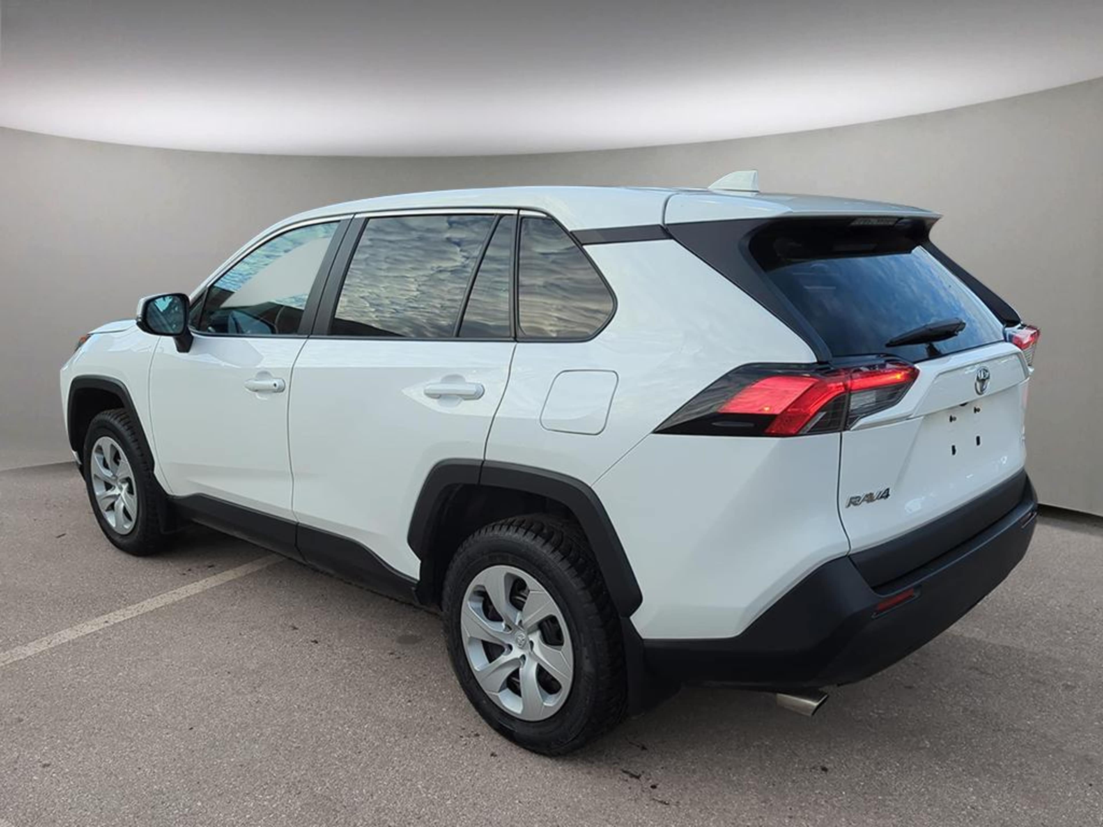 2024 Toyota RAV4 LE photo 4