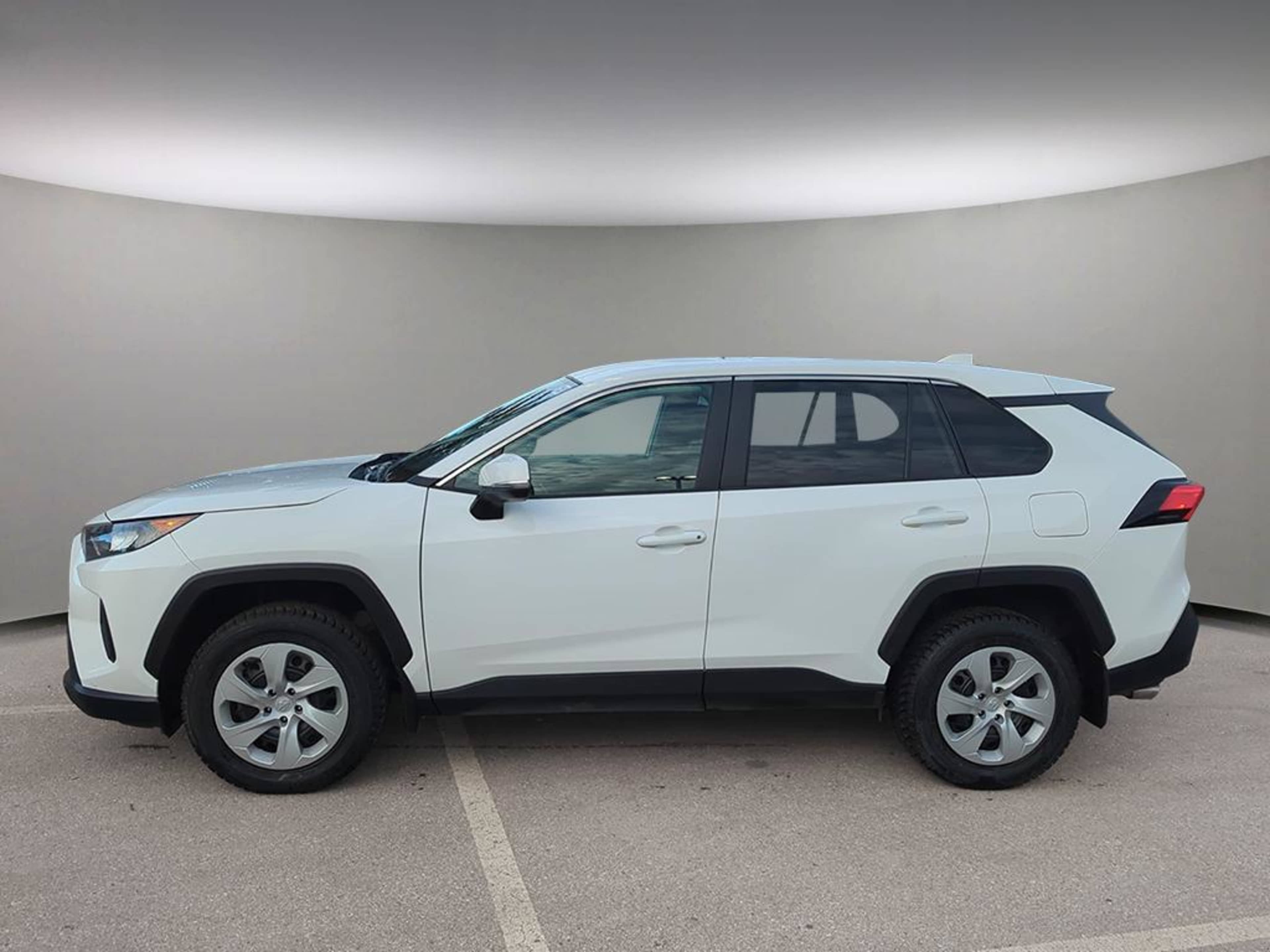 2024 Toyota RAV4 LE photo 3