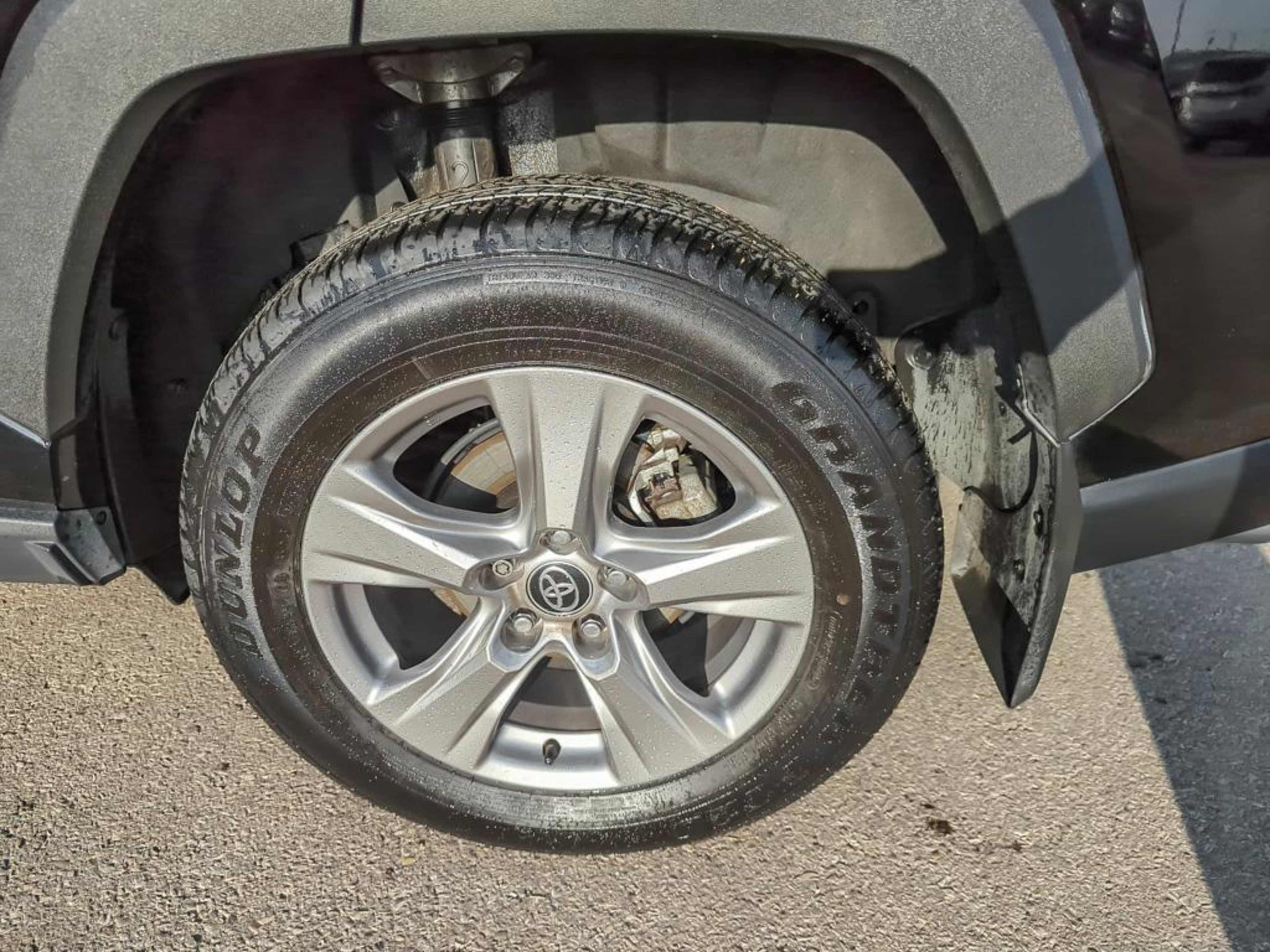 2024 Toyota RAV4 XLE photo 4