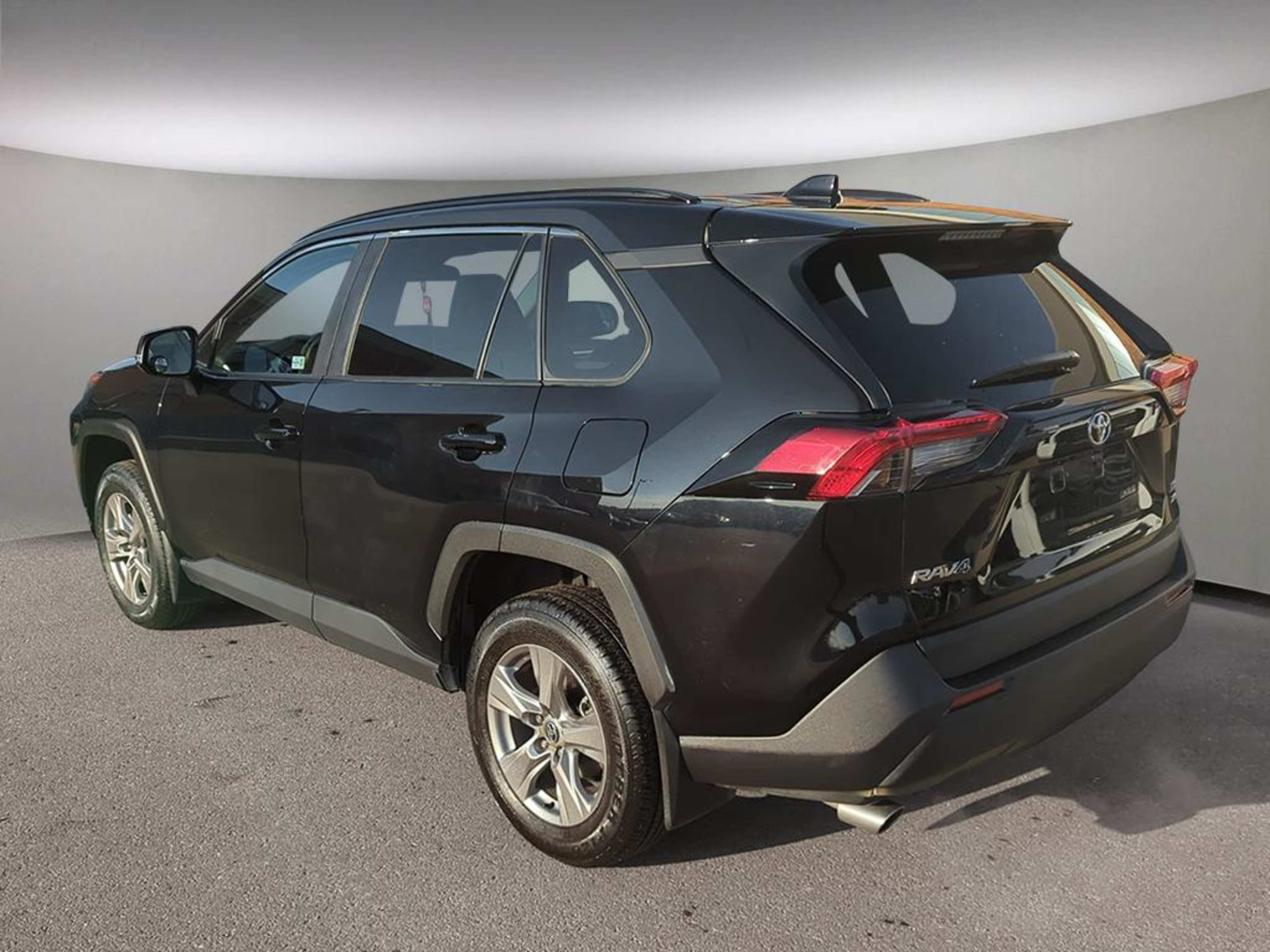 2024 Toyota RAV4 XLE photo 2