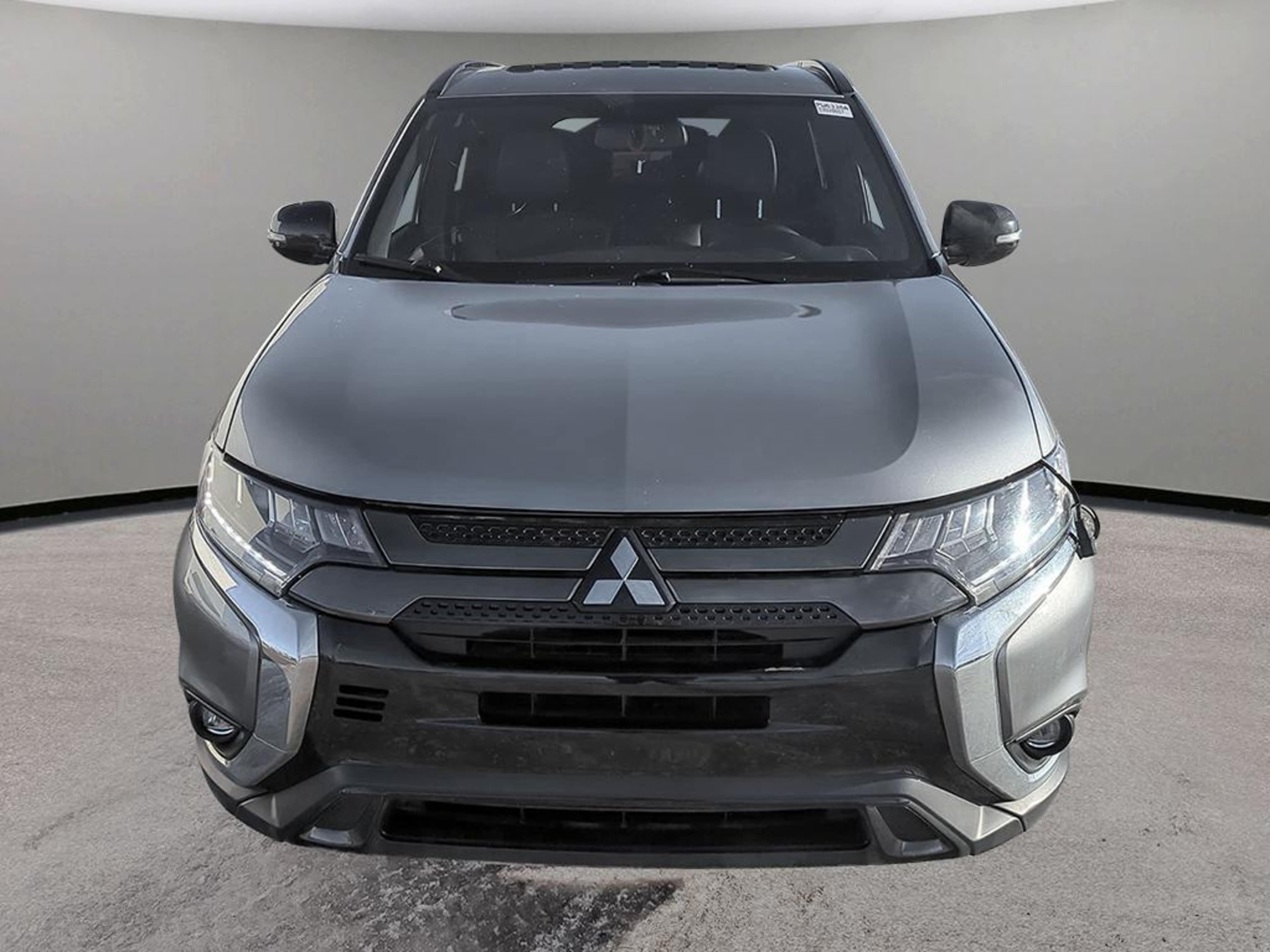 2020 Mitsubishi Outlander ES LE SP SEL Limited photo 2