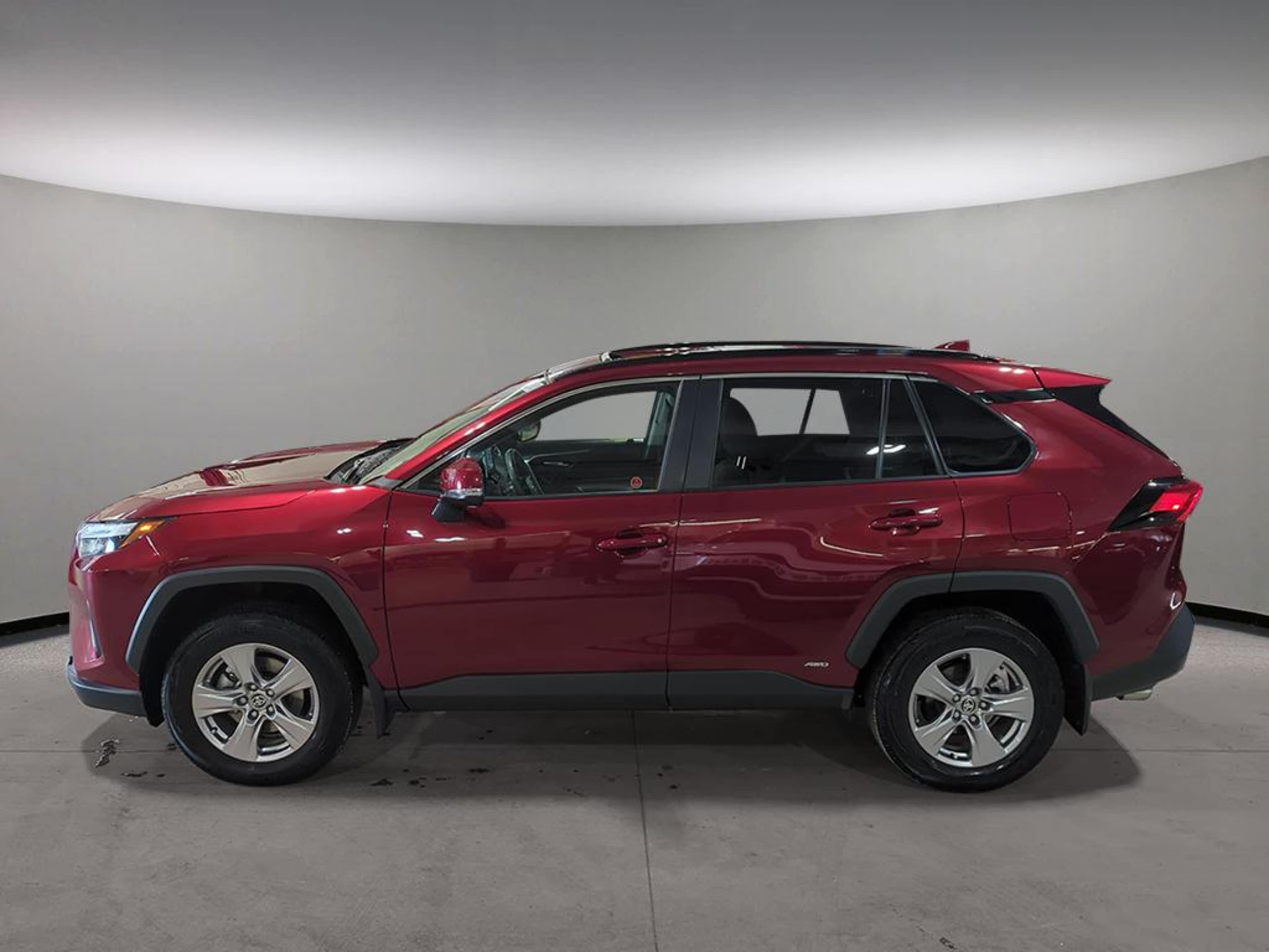 2024 Toyota RAV4 Hybrid XLE photo 3