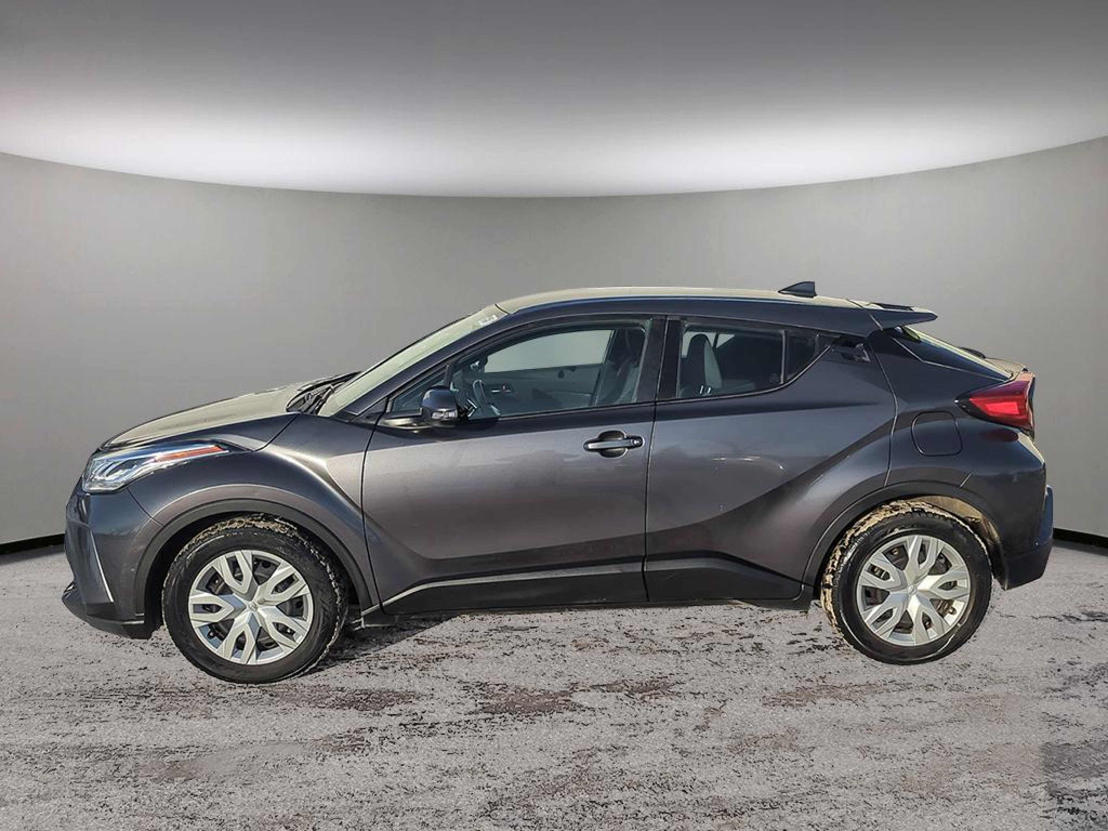 2021 Toyota C-HR LE photo 3