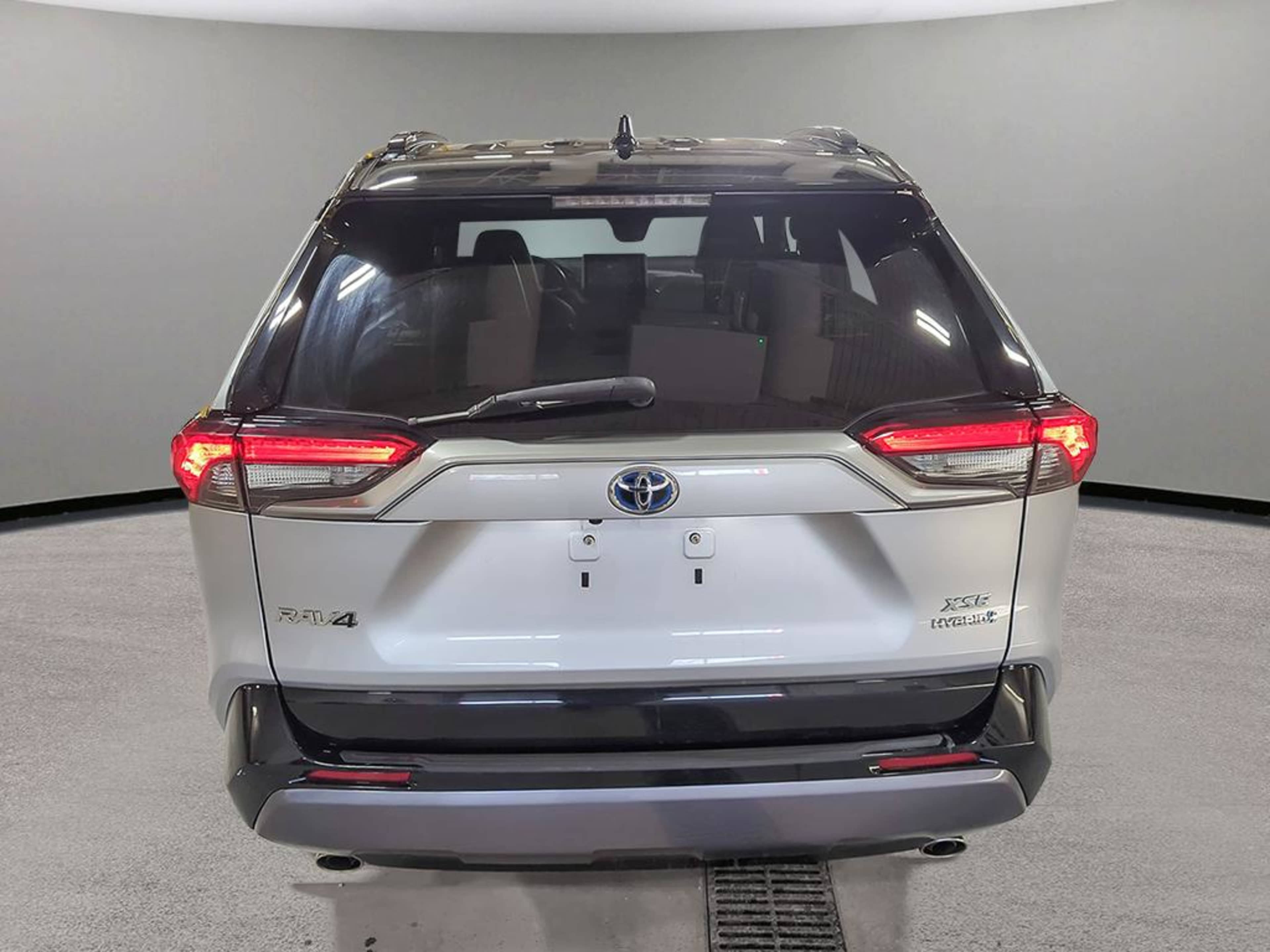2021 Toyota RAV4 Hybrid XSE photo 2