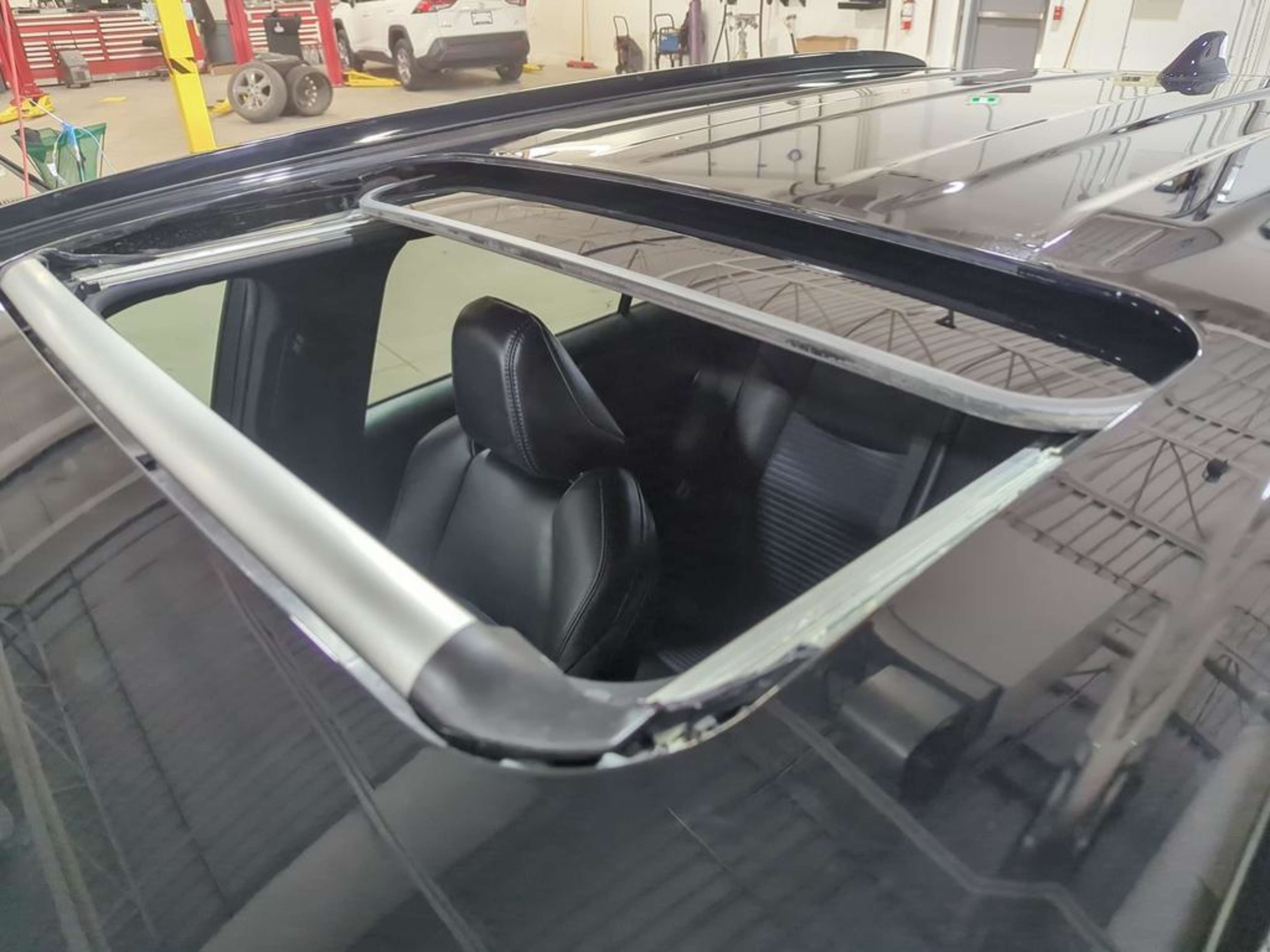 2021 Toyota RAV4 Hybrid XSE photo 4