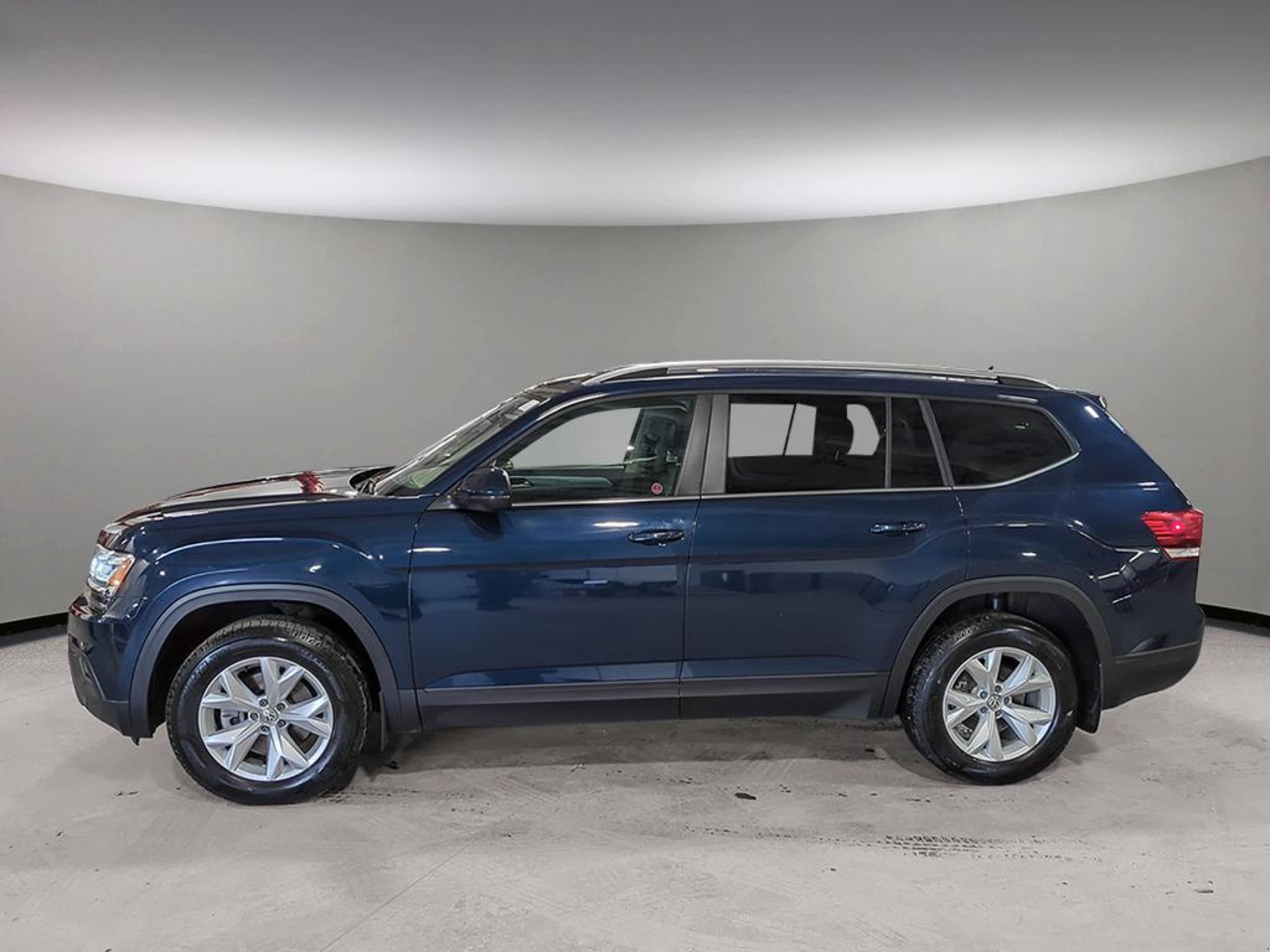 2018 Volkswagen Atlas SE photo 2