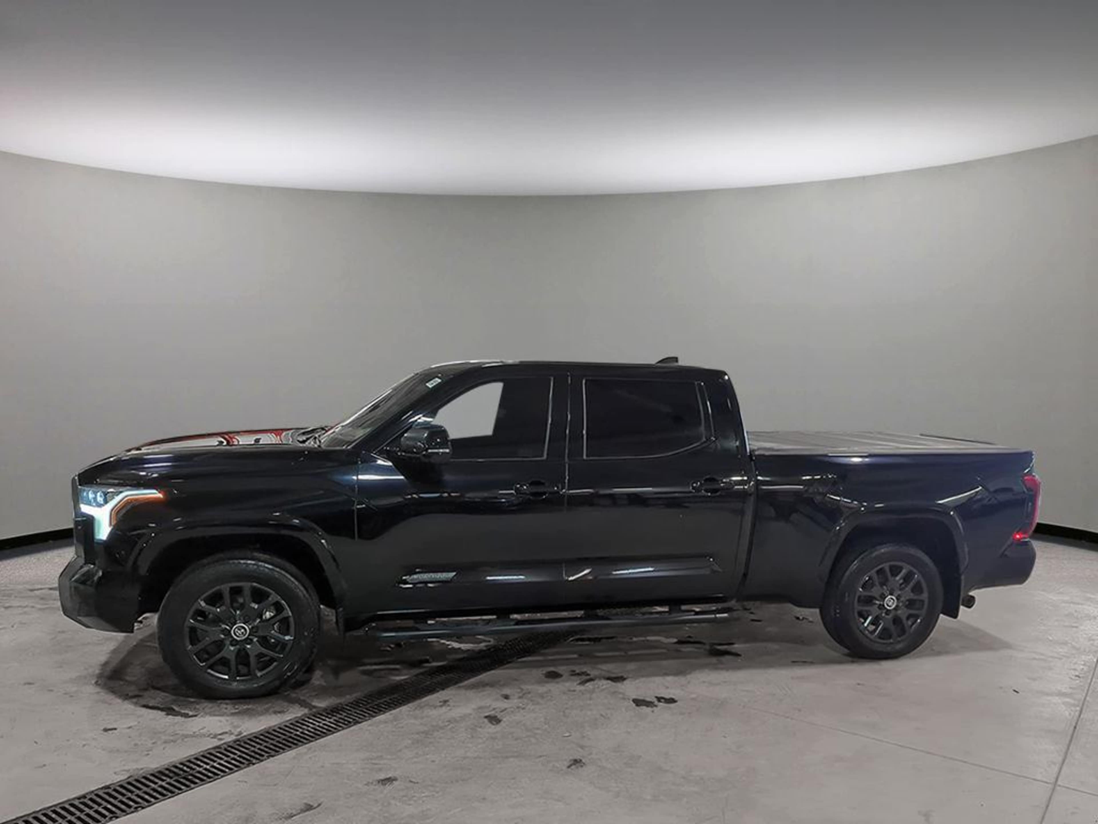2024 Toyota Tundra Platinum photo 3