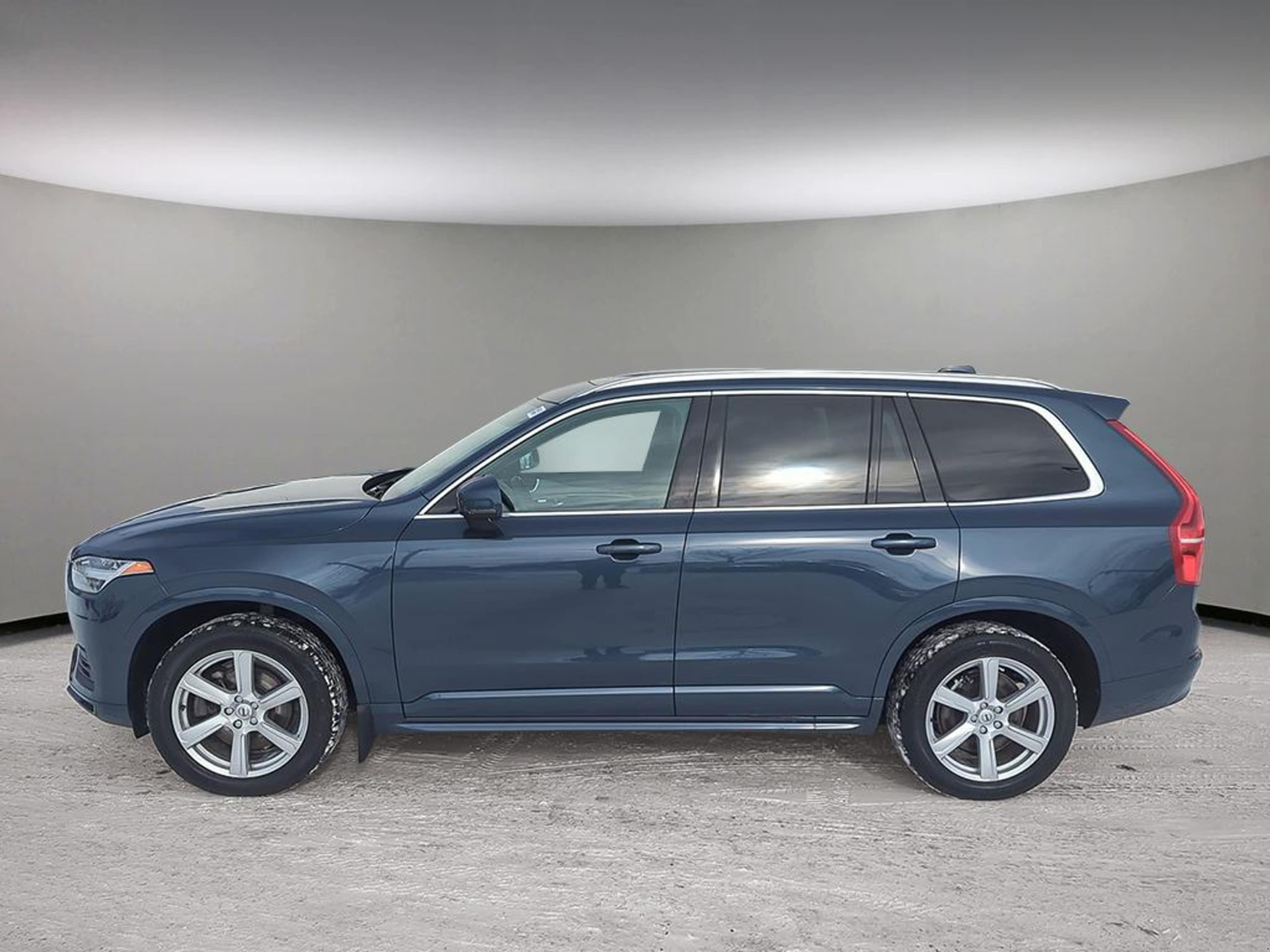 2023 Volvo XC90 Core photo 3