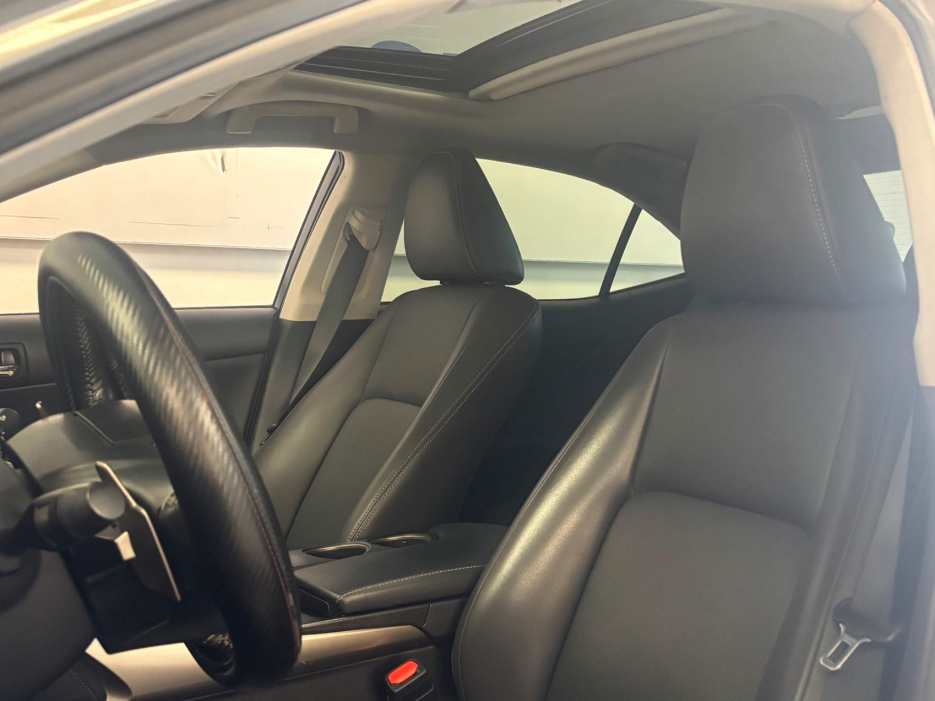 2016 Lexus IS 300 photo 2