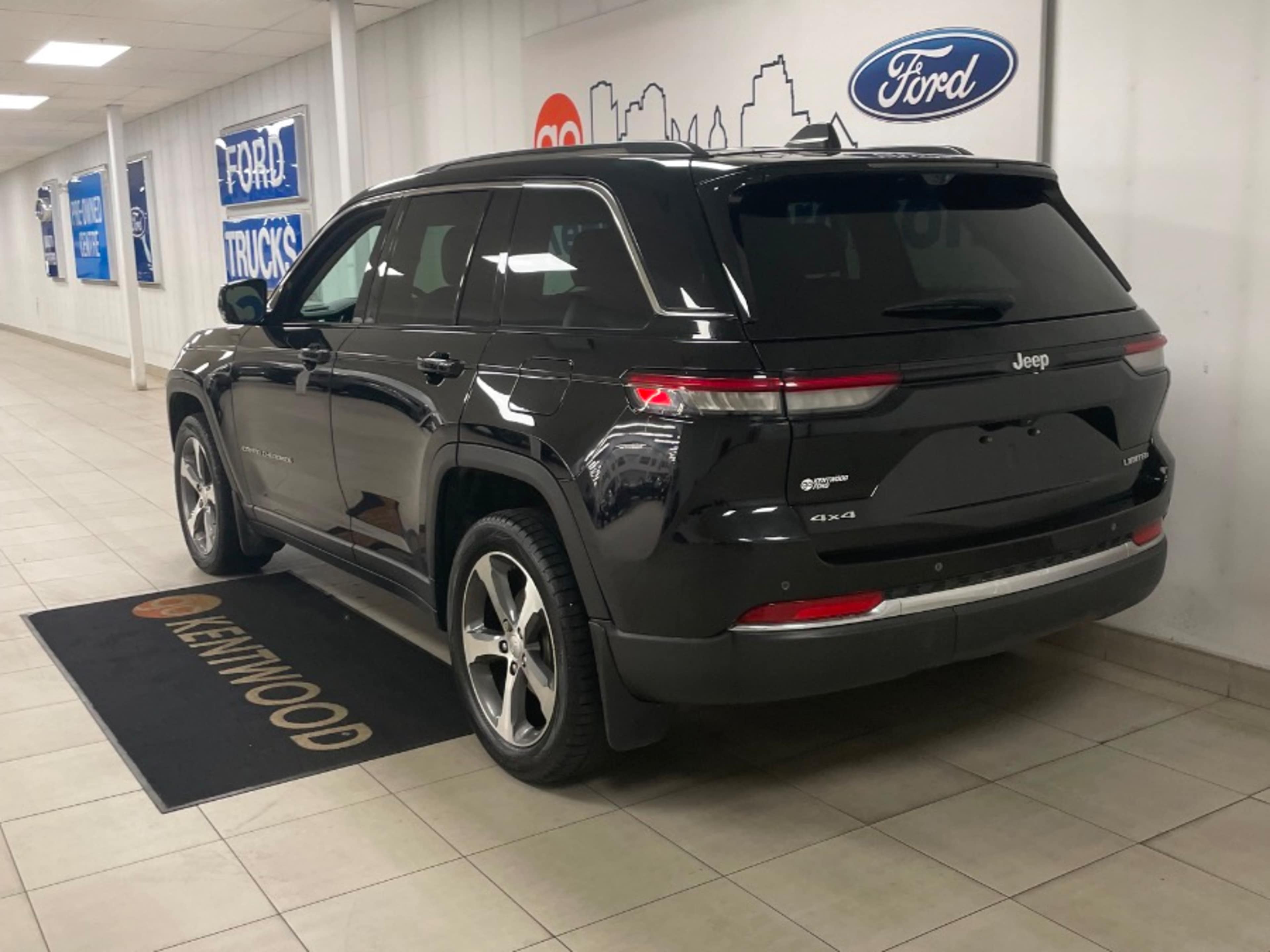 2023 Jeep Grand Cherokee Limited photo 4