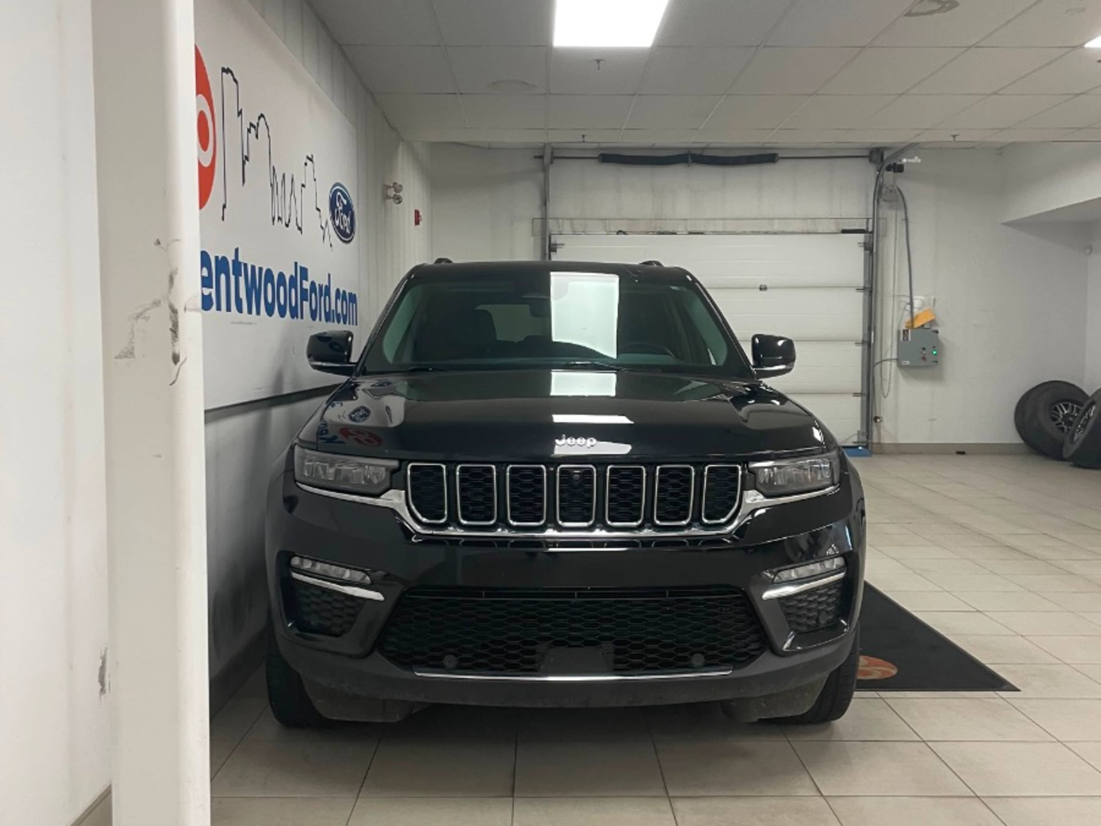 2023 Jeep Grand Cherokee Limited photo 2