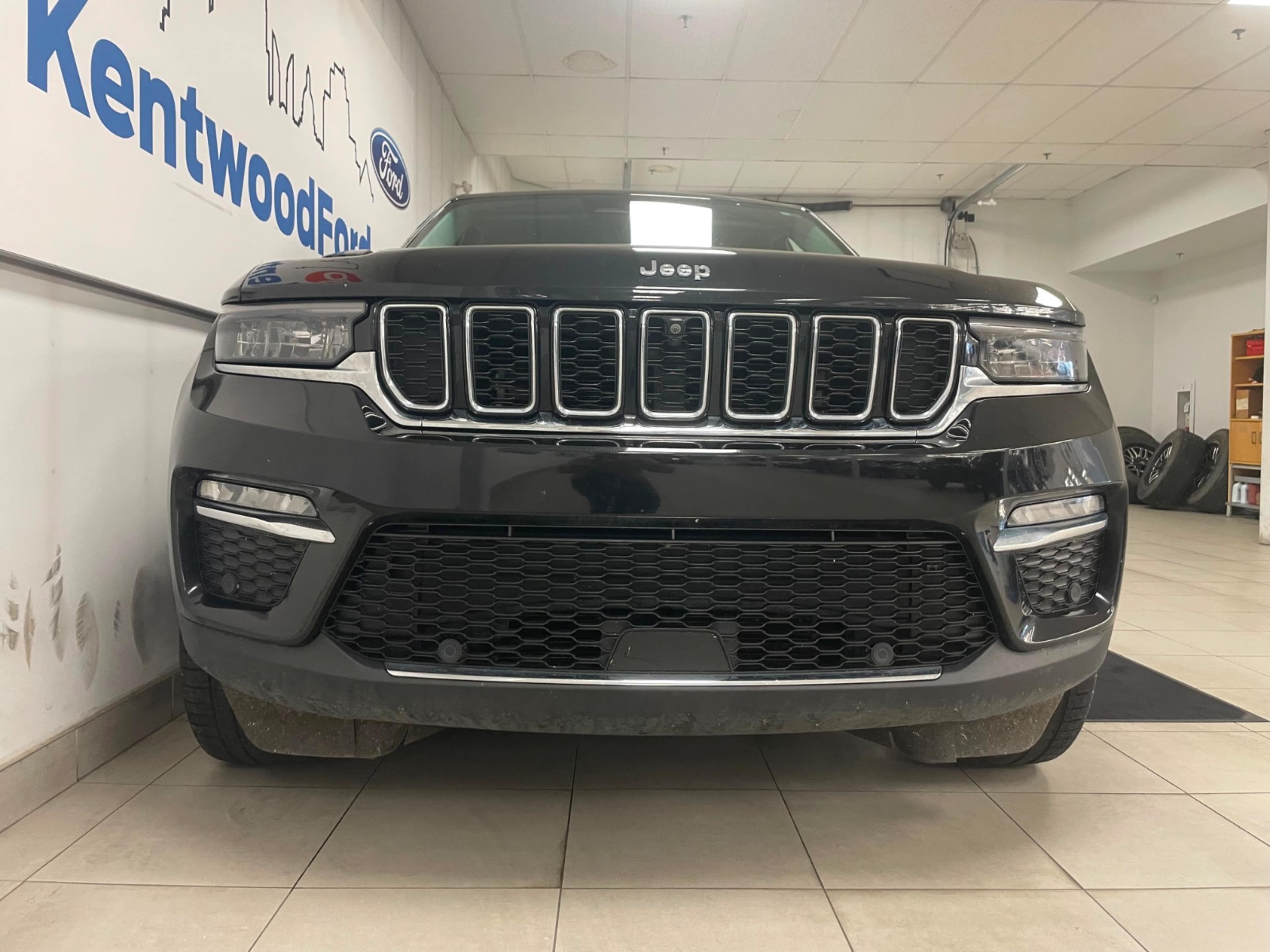 2023 Jeep Grand Cherokee Limited photo 3