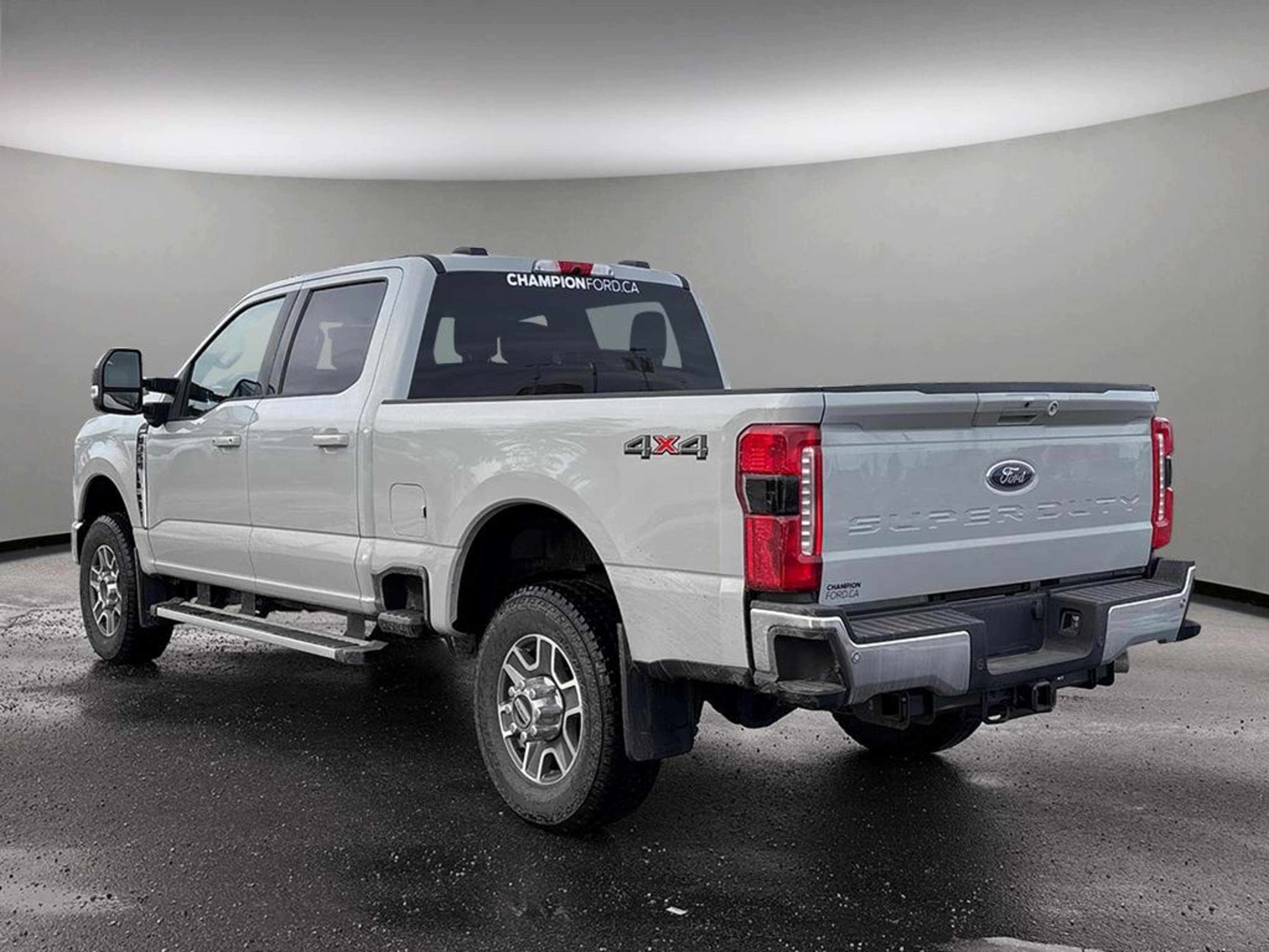 2025 Ford F-350 Lariat photo 4