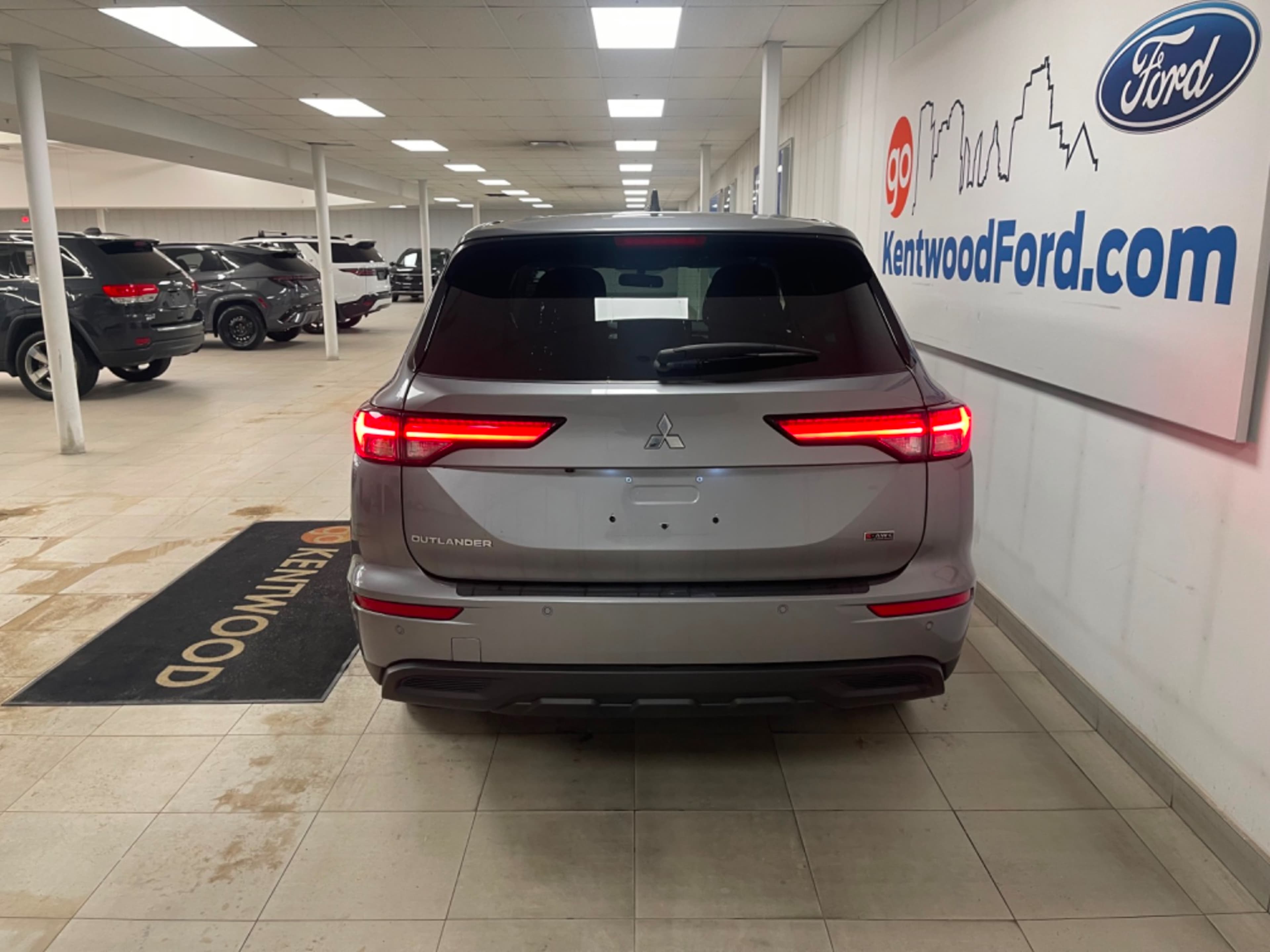 2023 Mitsubishi Outlander ES S-AWC photo 4