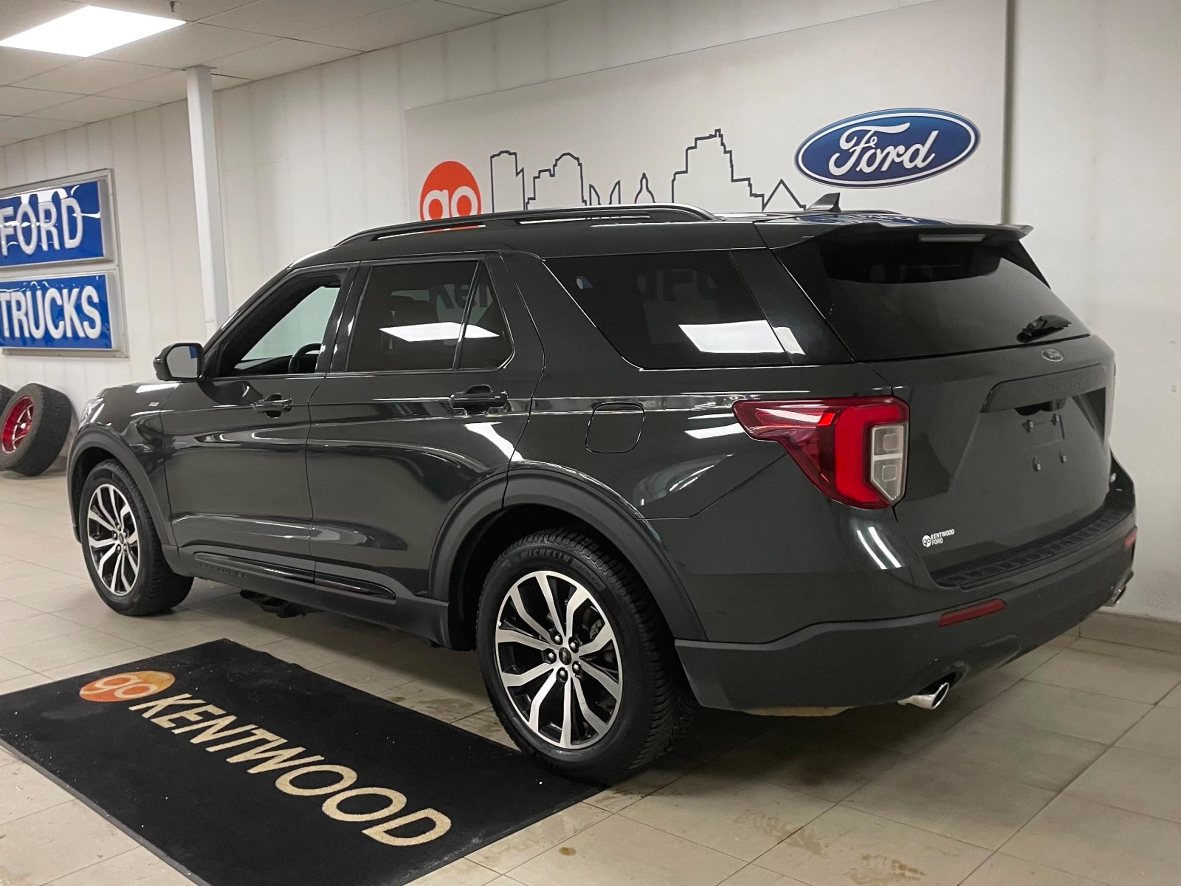 2023 Ford Explorer ST-Line photo 4