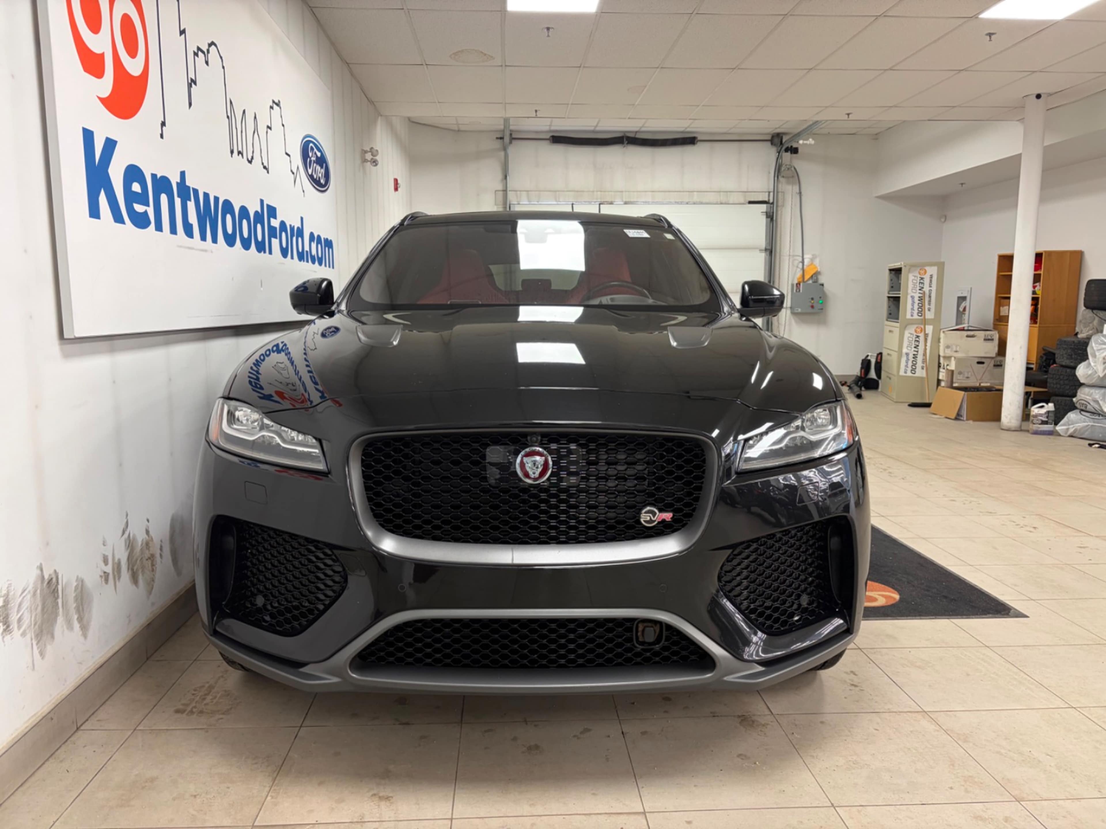 2019 Jaguar F-PACE SVR photo 2