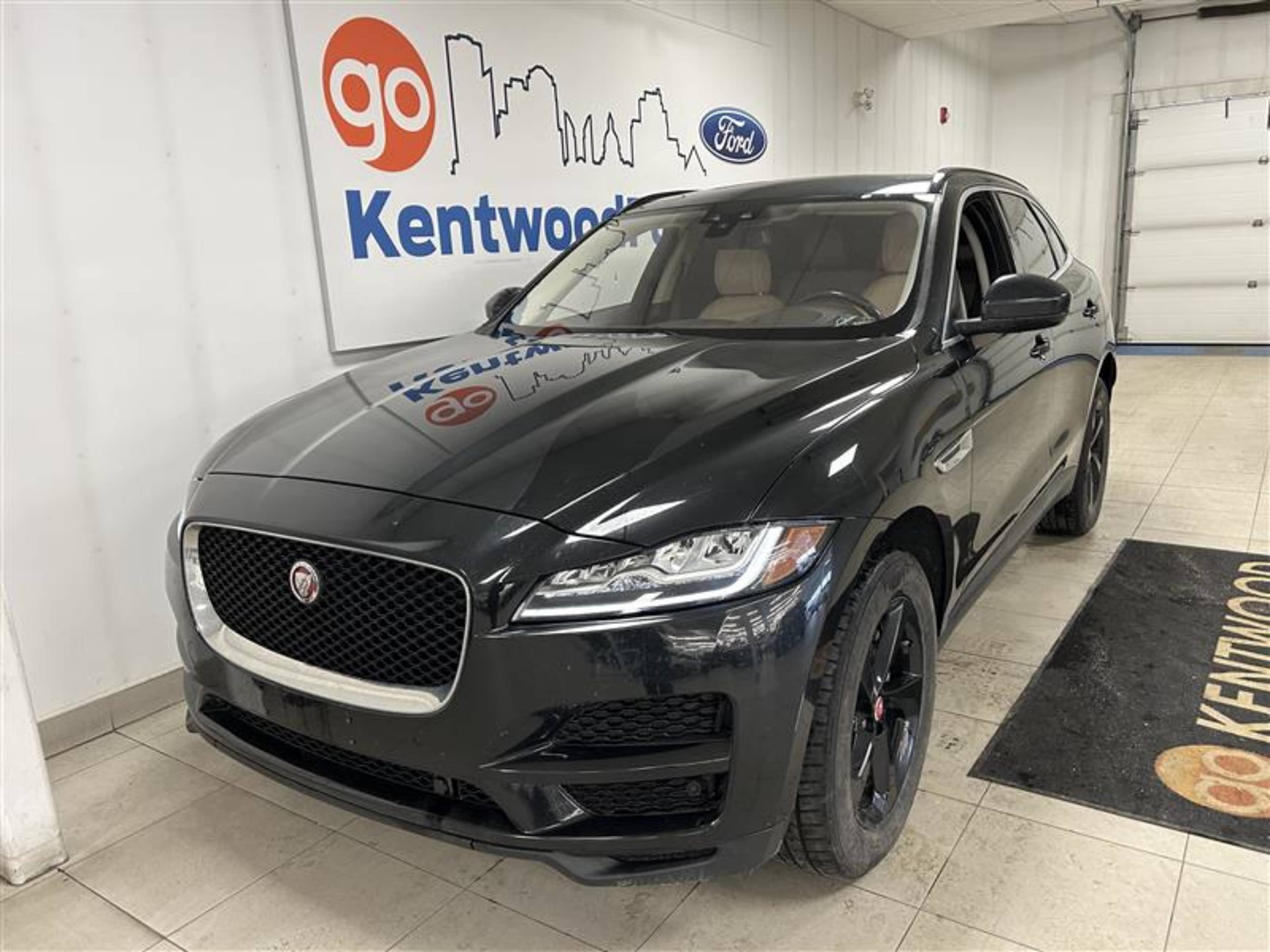 2017 Jaguar F-PACE Prestige photo 2