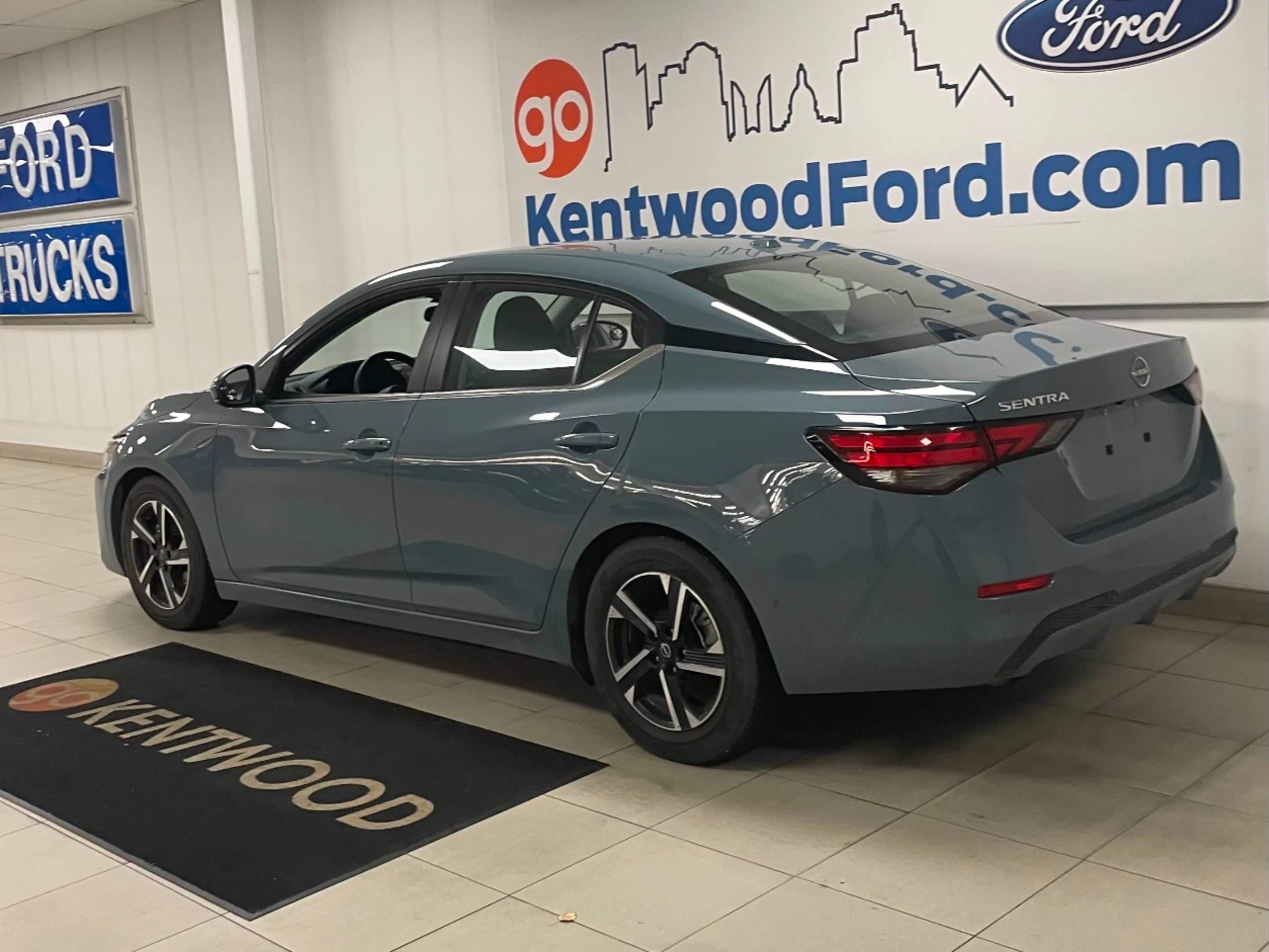 2025 Nissan Sentra SV photo 4