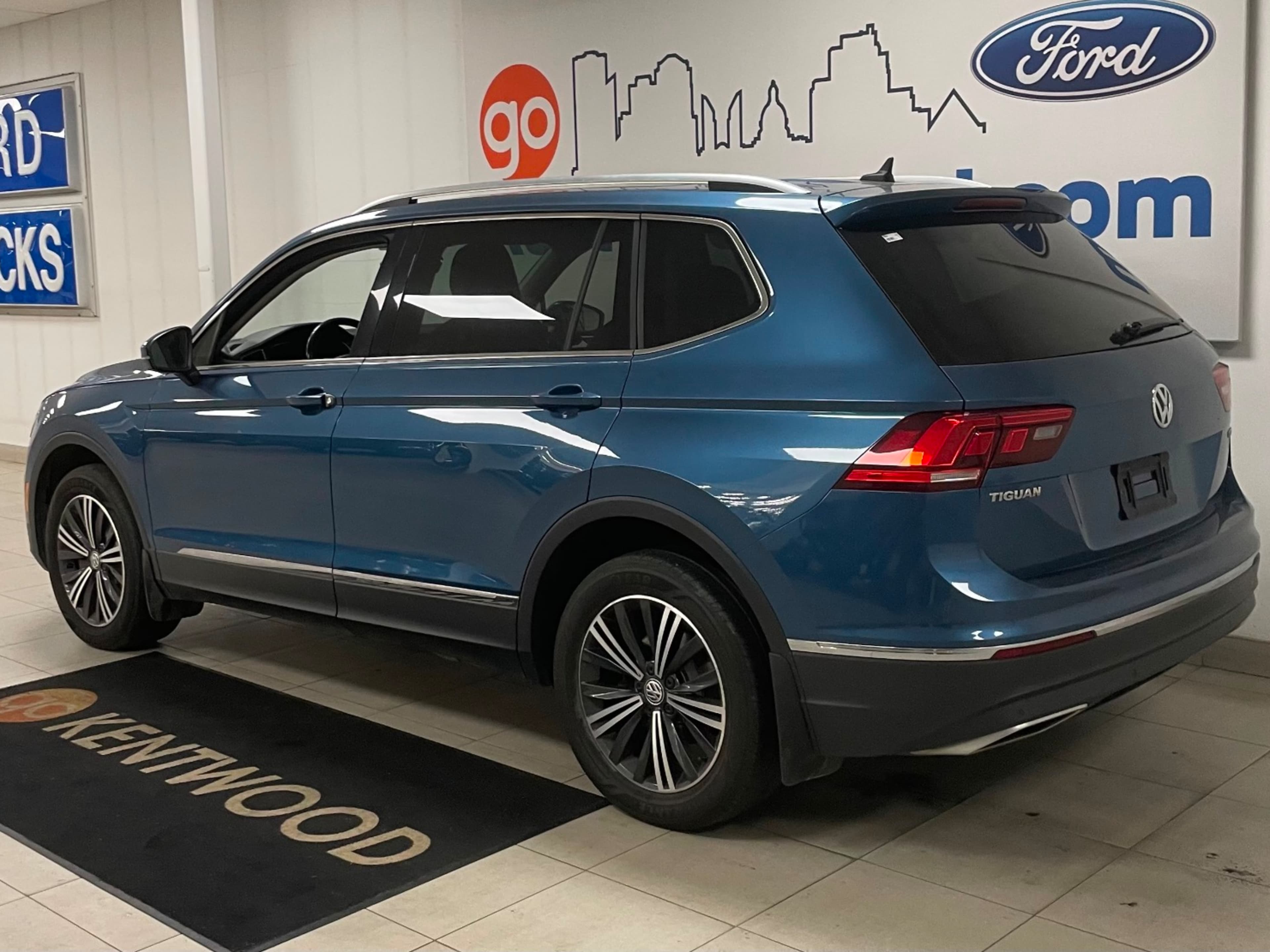 2019 Volkswagen Tiguan SEL Premium R-Line photo 2